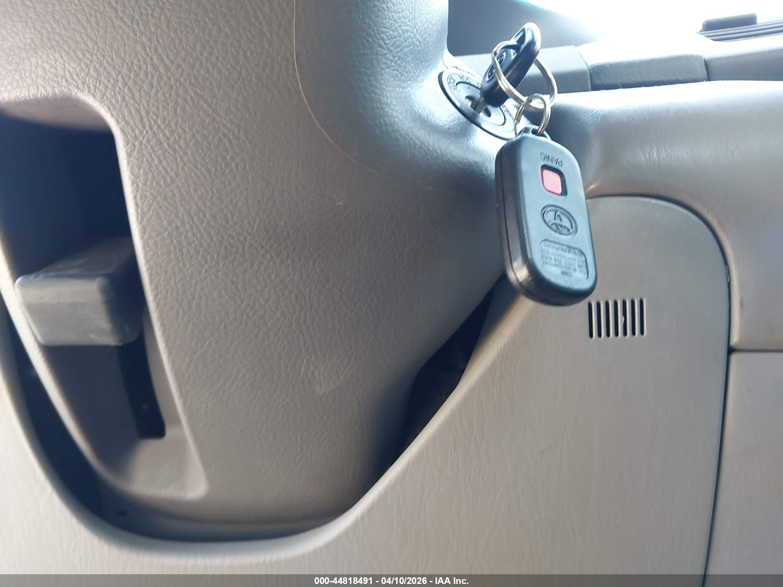 TOYOTA CAMRY image 11