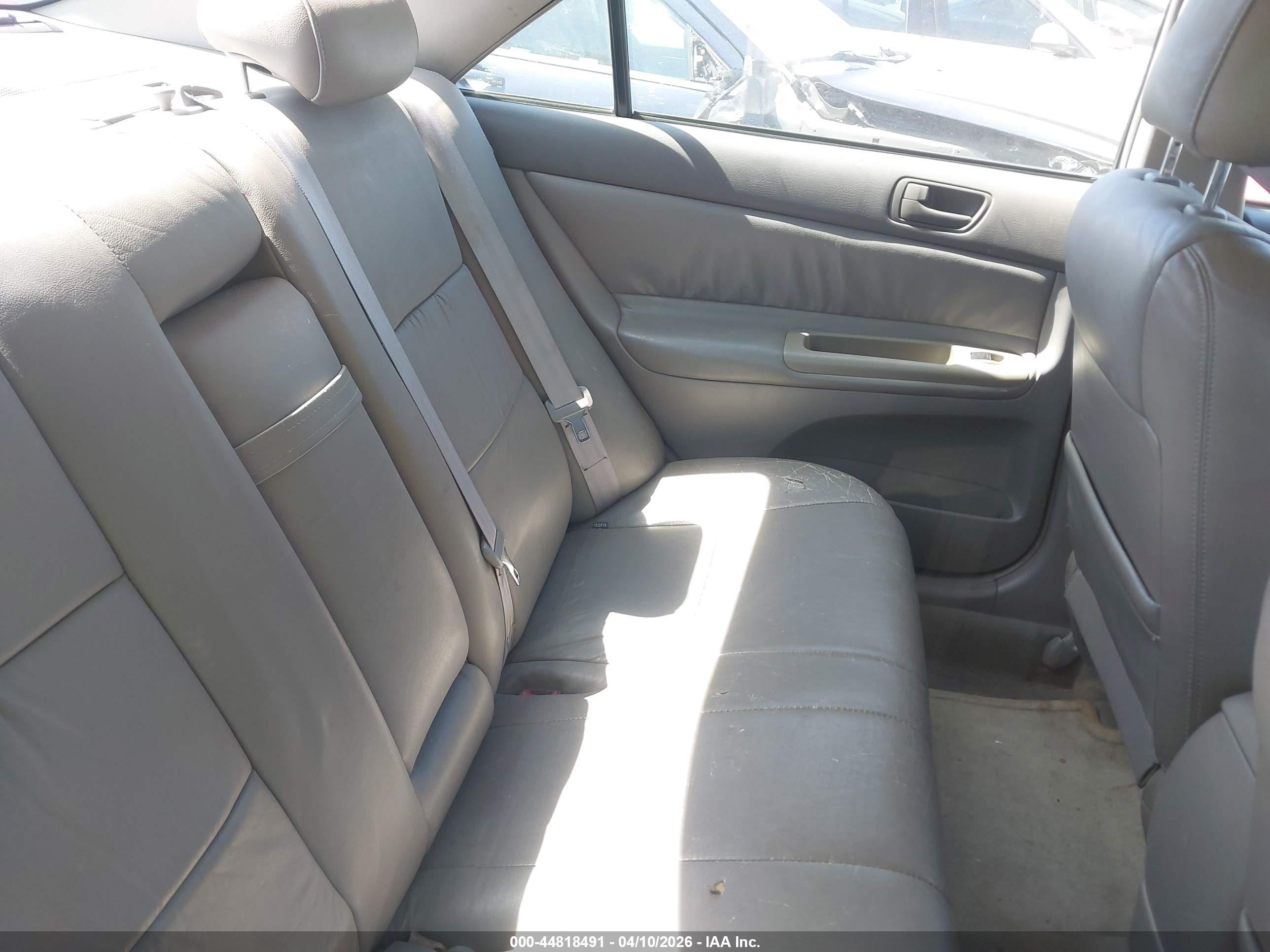 TOYOTA CAMRY image 8