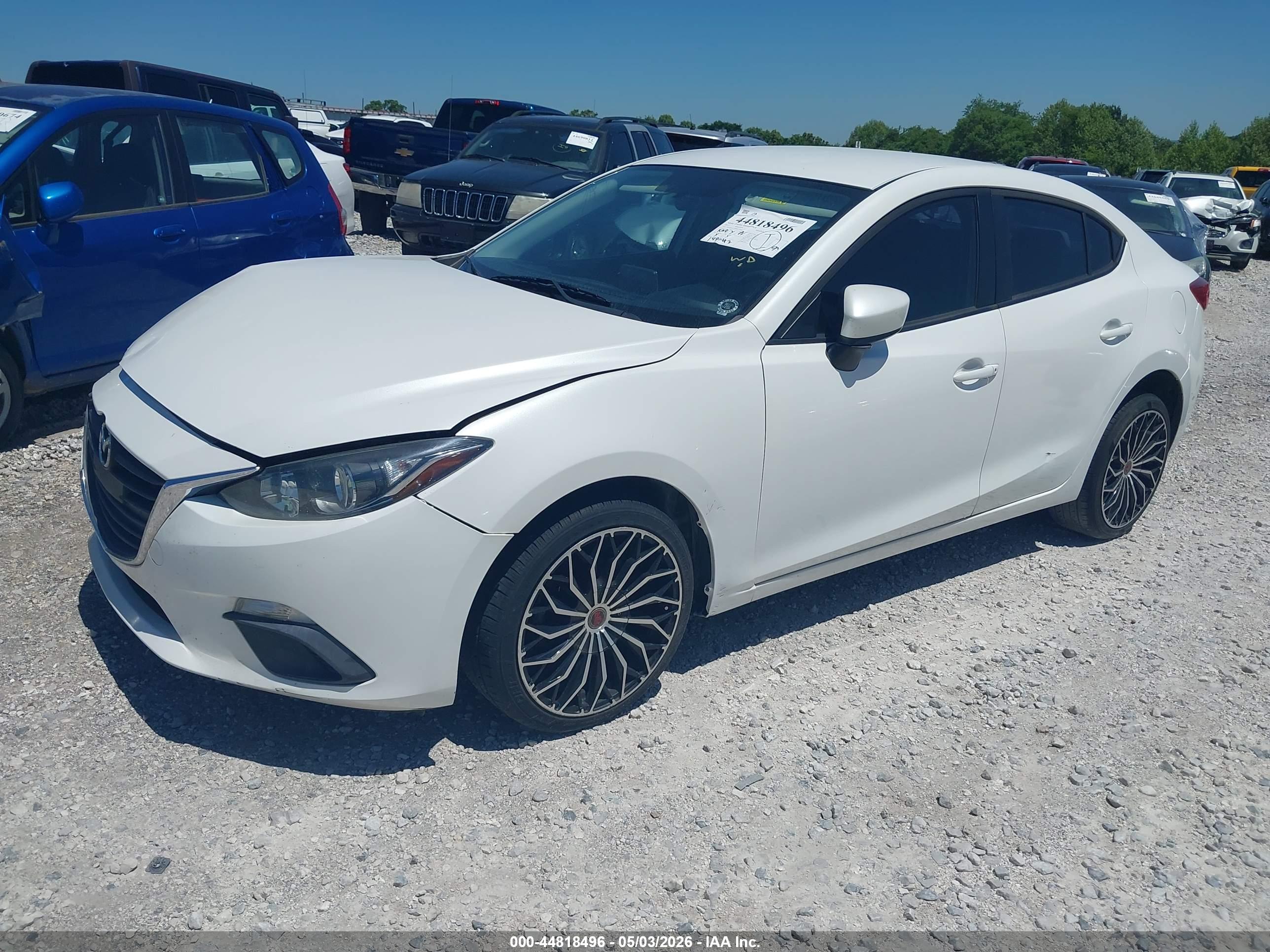 MAZDA MAZDA3 image 2