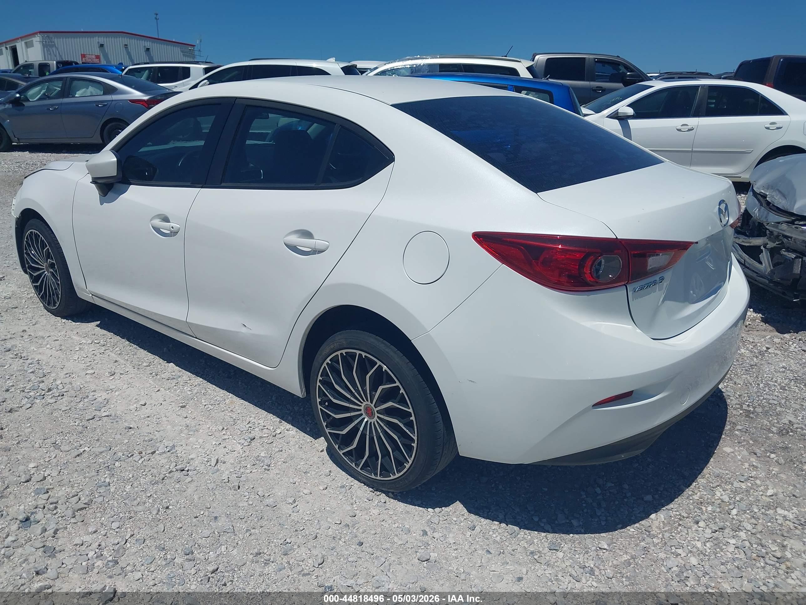 MAZDA MAZDA3 image 3