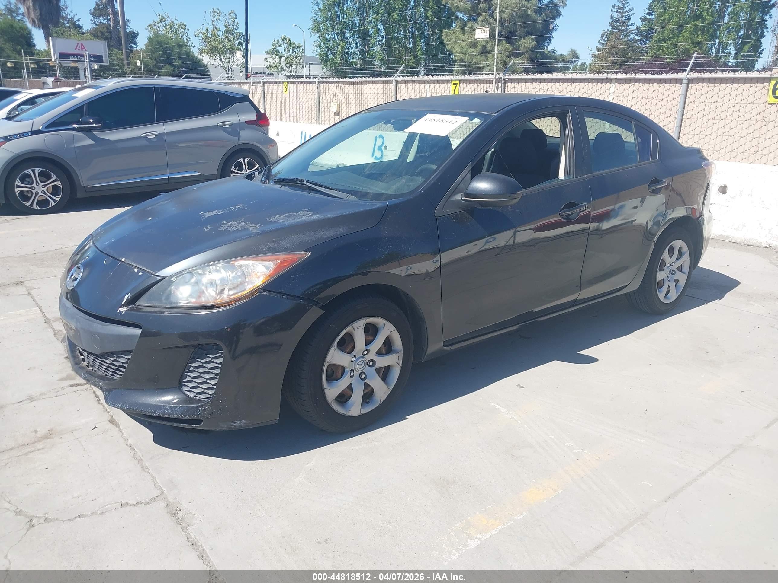 MAZDA MAZDA3 image 2