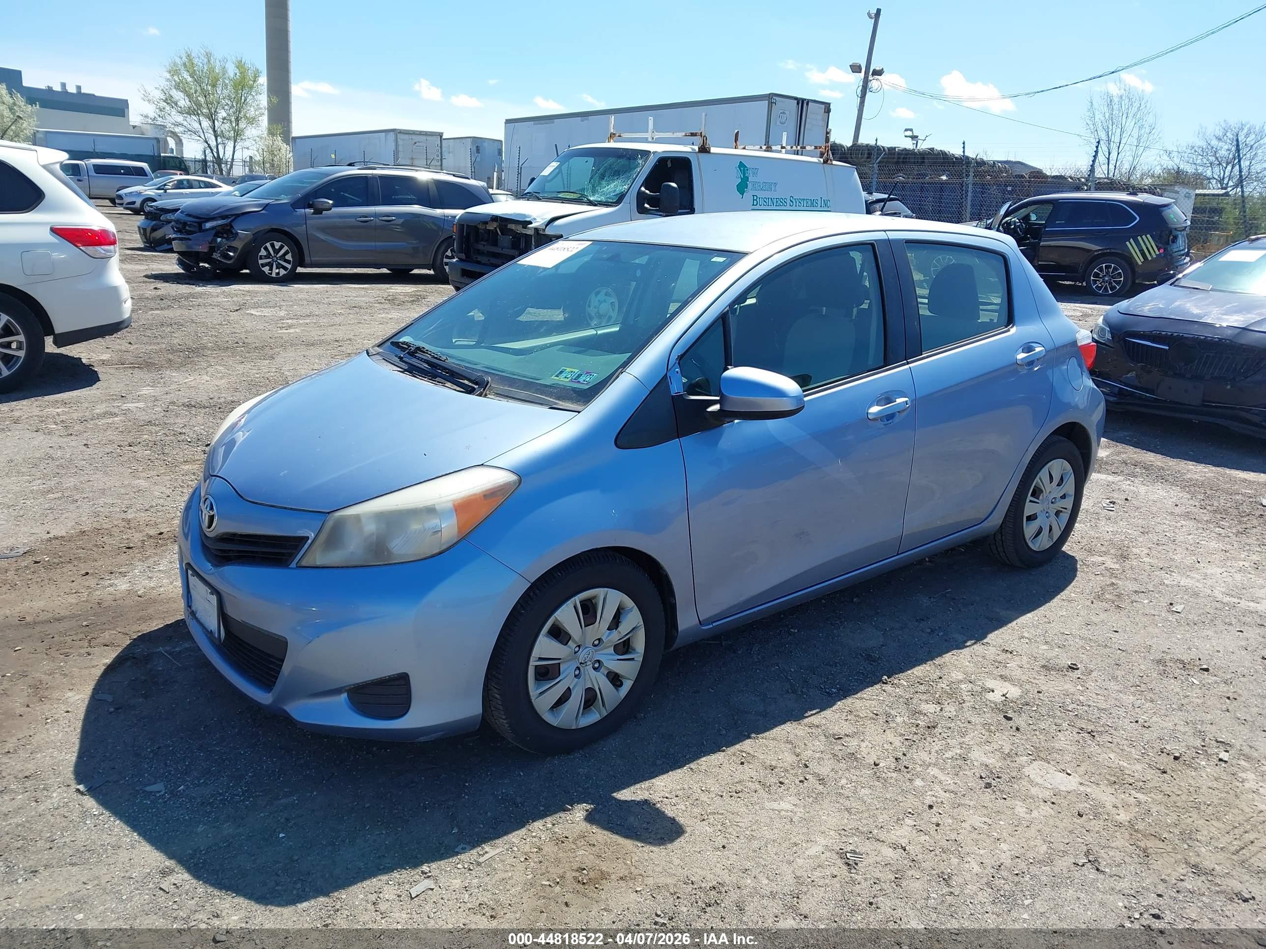 TOYOTA YARIS image 2