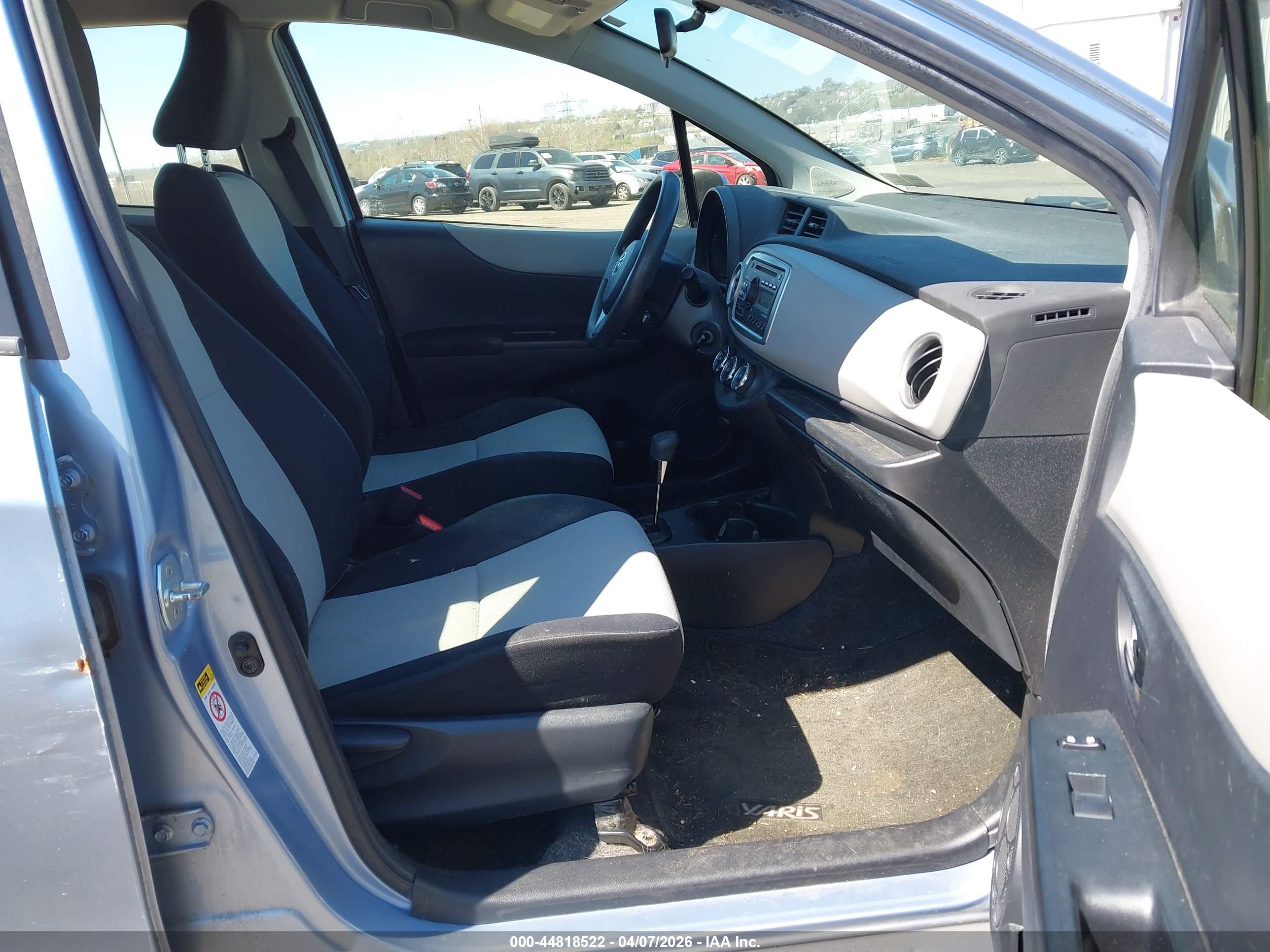 TOYOTA YARIS image 5