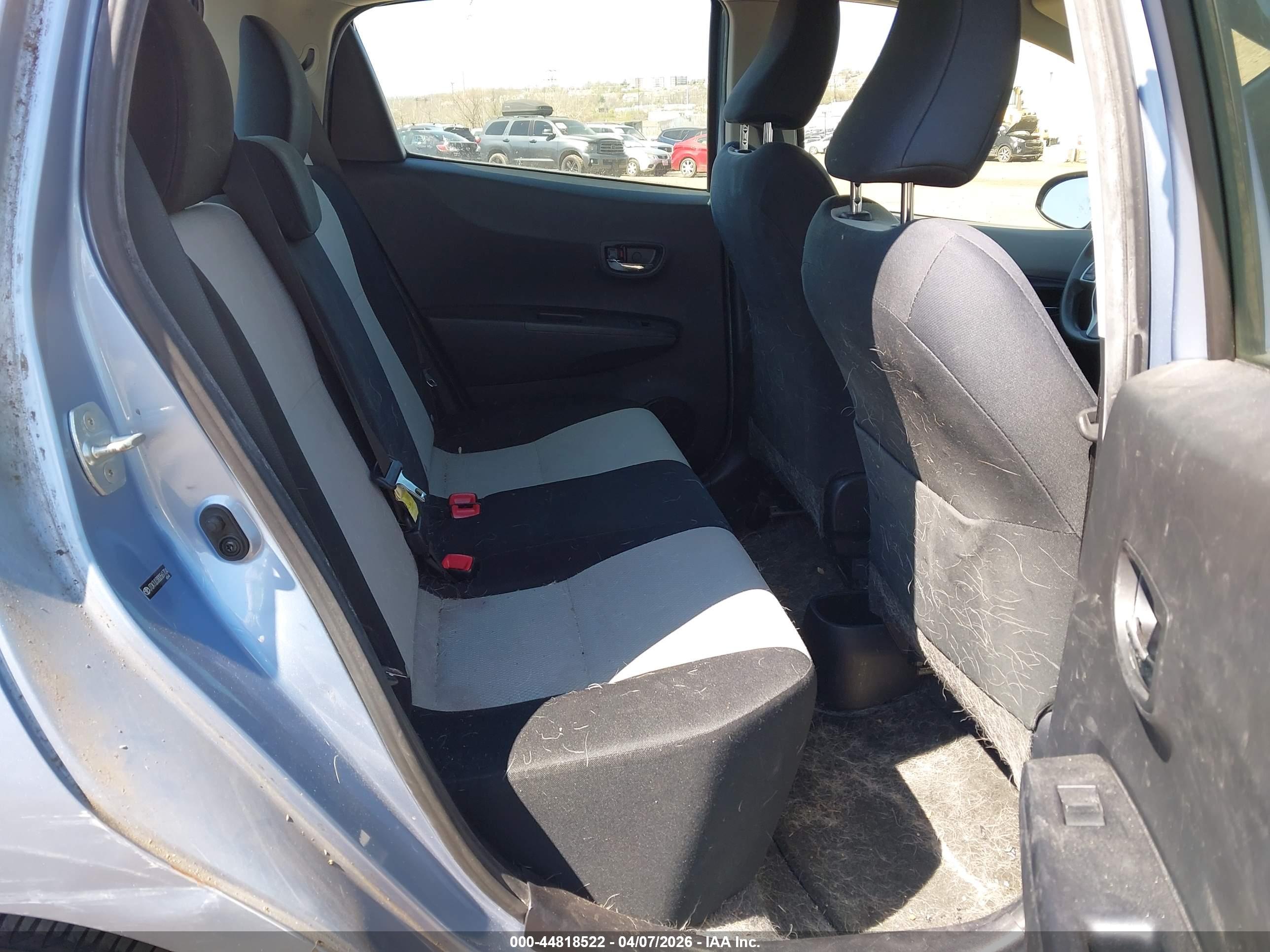 TOYOTA YARIS image 8