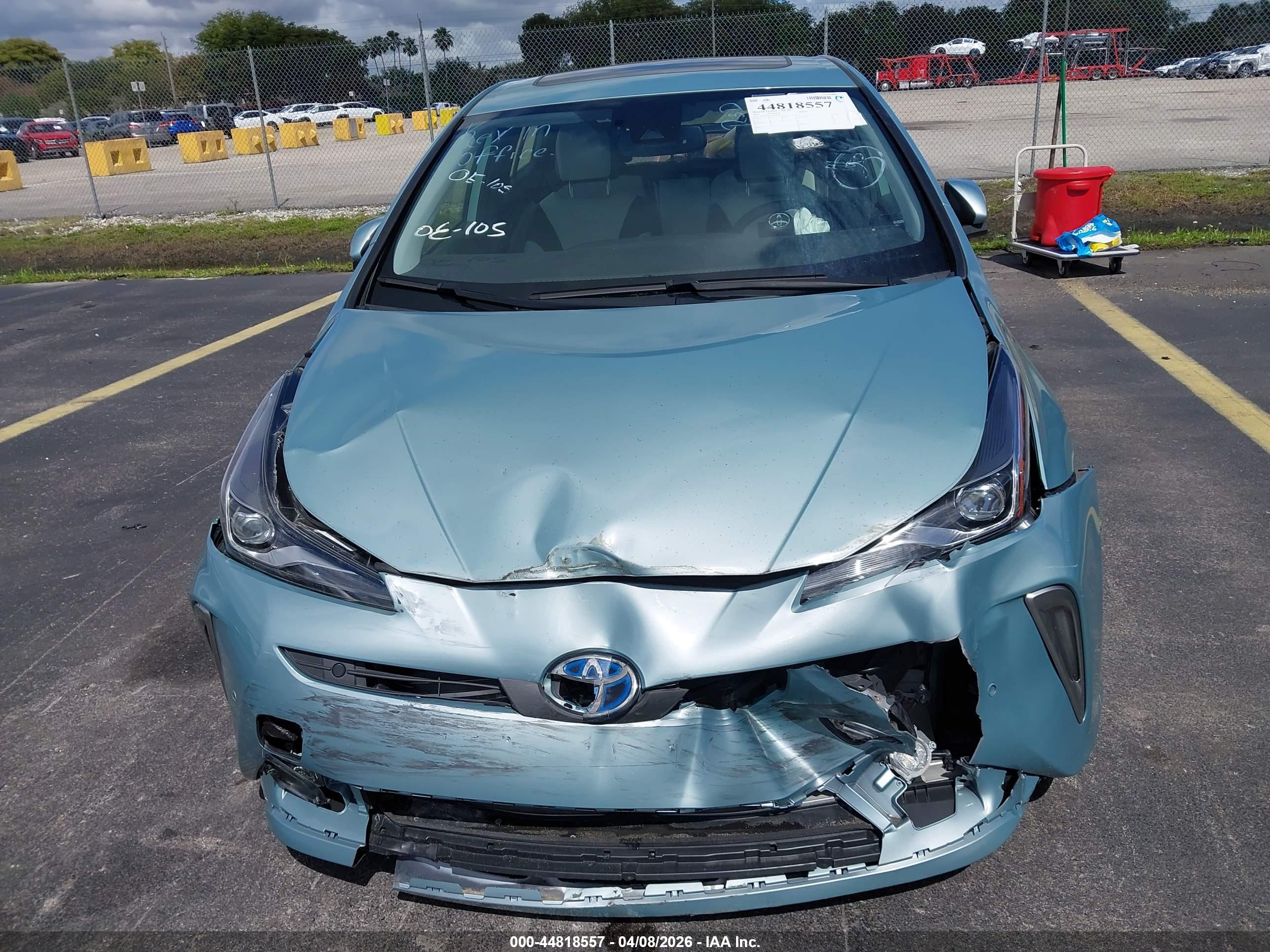 TOYOTA PRIUS image 6