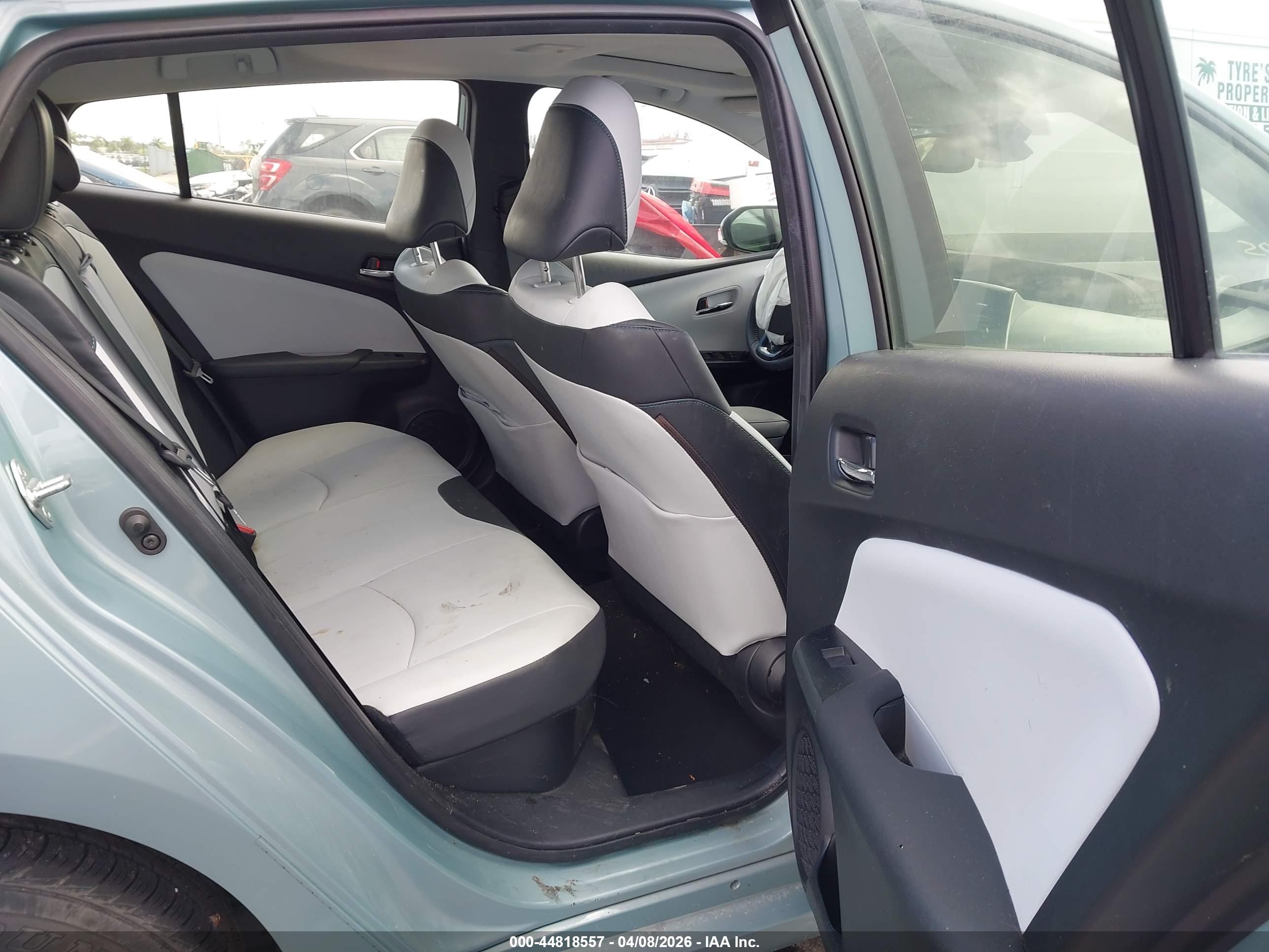 TOYOTA PRIUS image 8