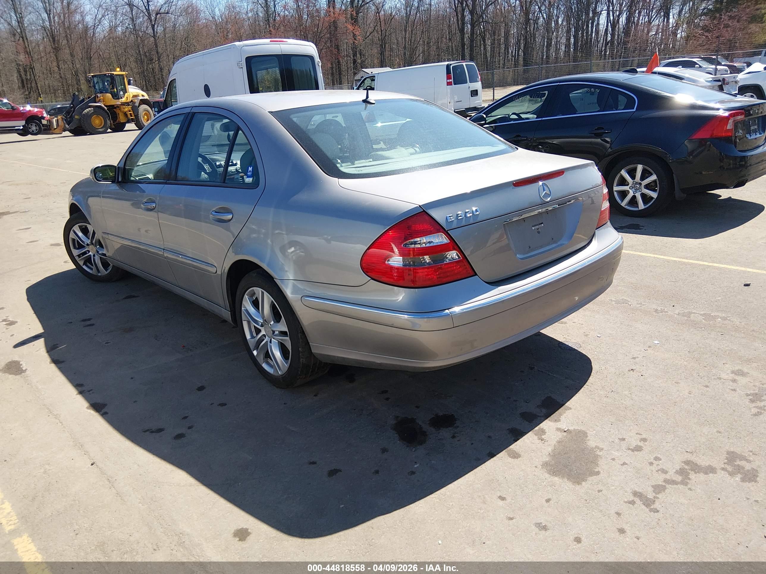 MERCEDES-BENZ E image 3