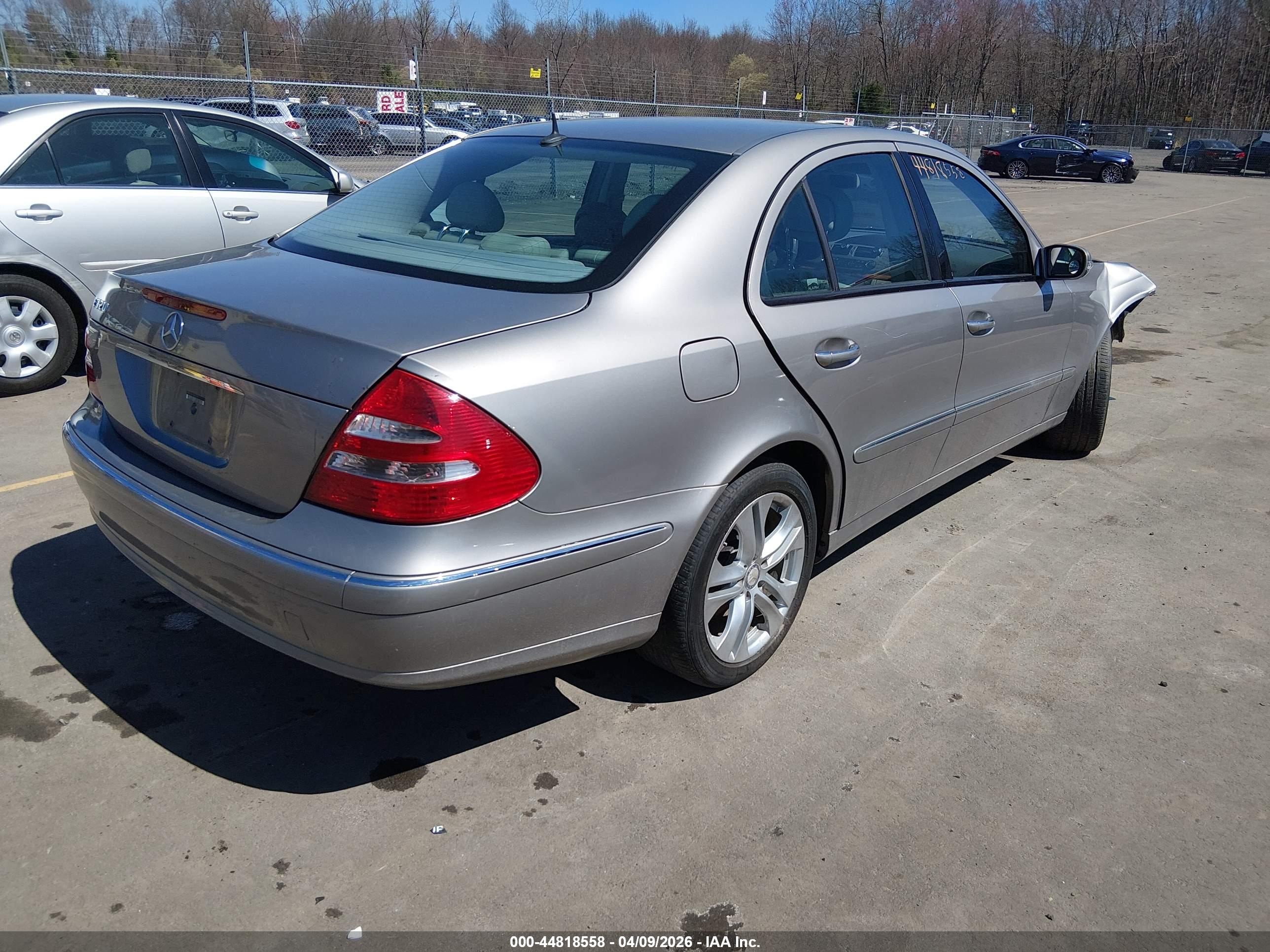 MERCEDES-BENZ E image 4