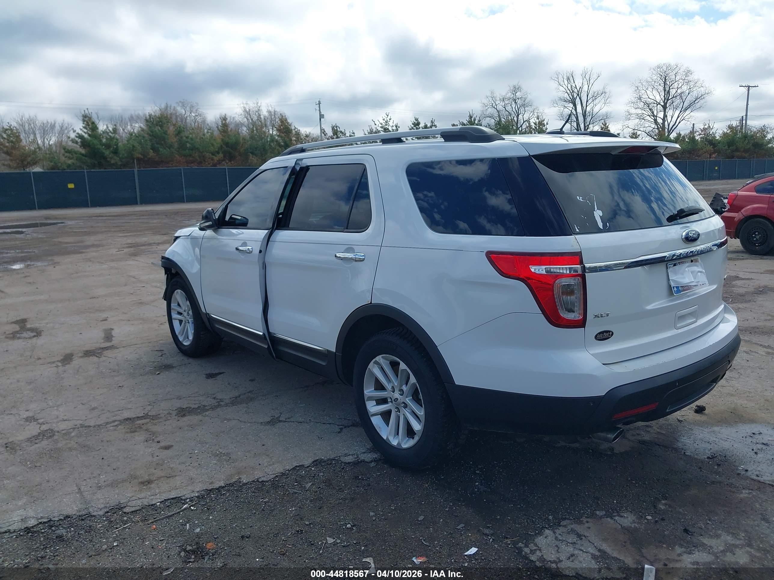 FORD EXPLORER image 3