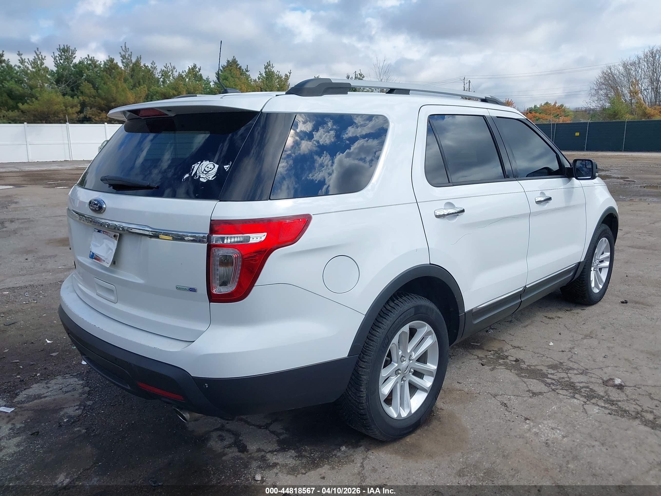 FORD EXPLORER image 4