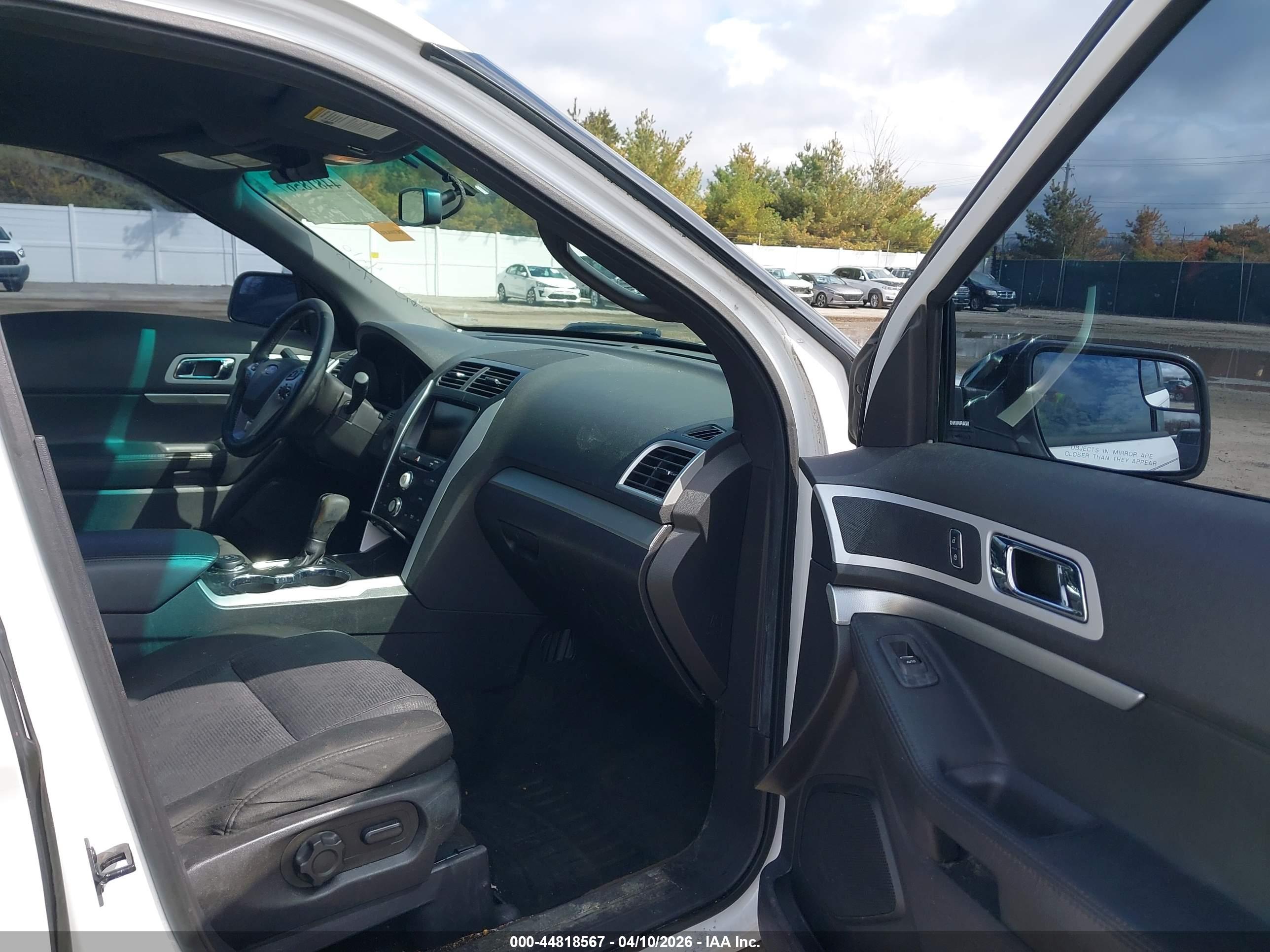 FORD EXPLORER image 5
