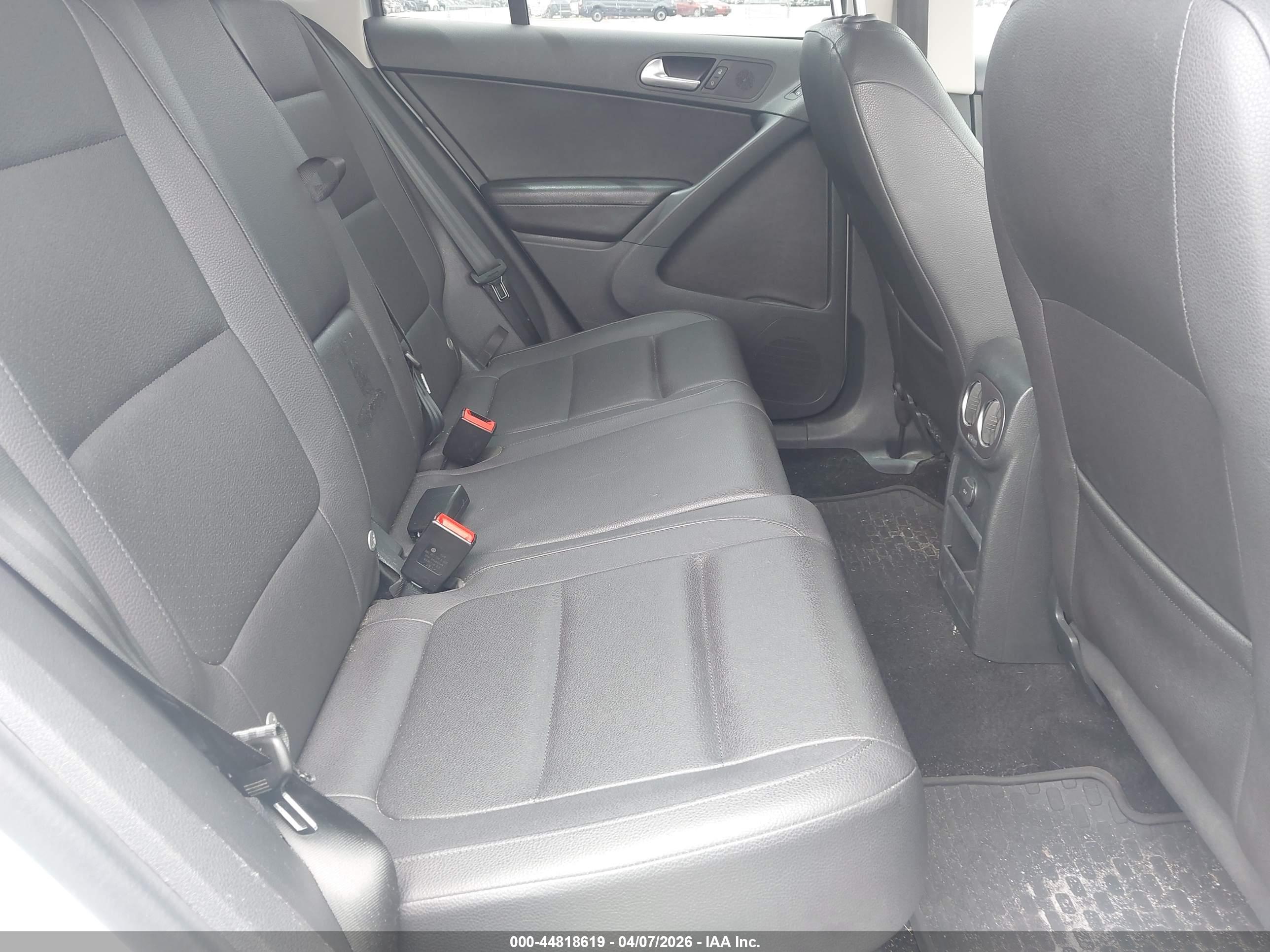 VOLKSWAGEN TIGUAN image 8