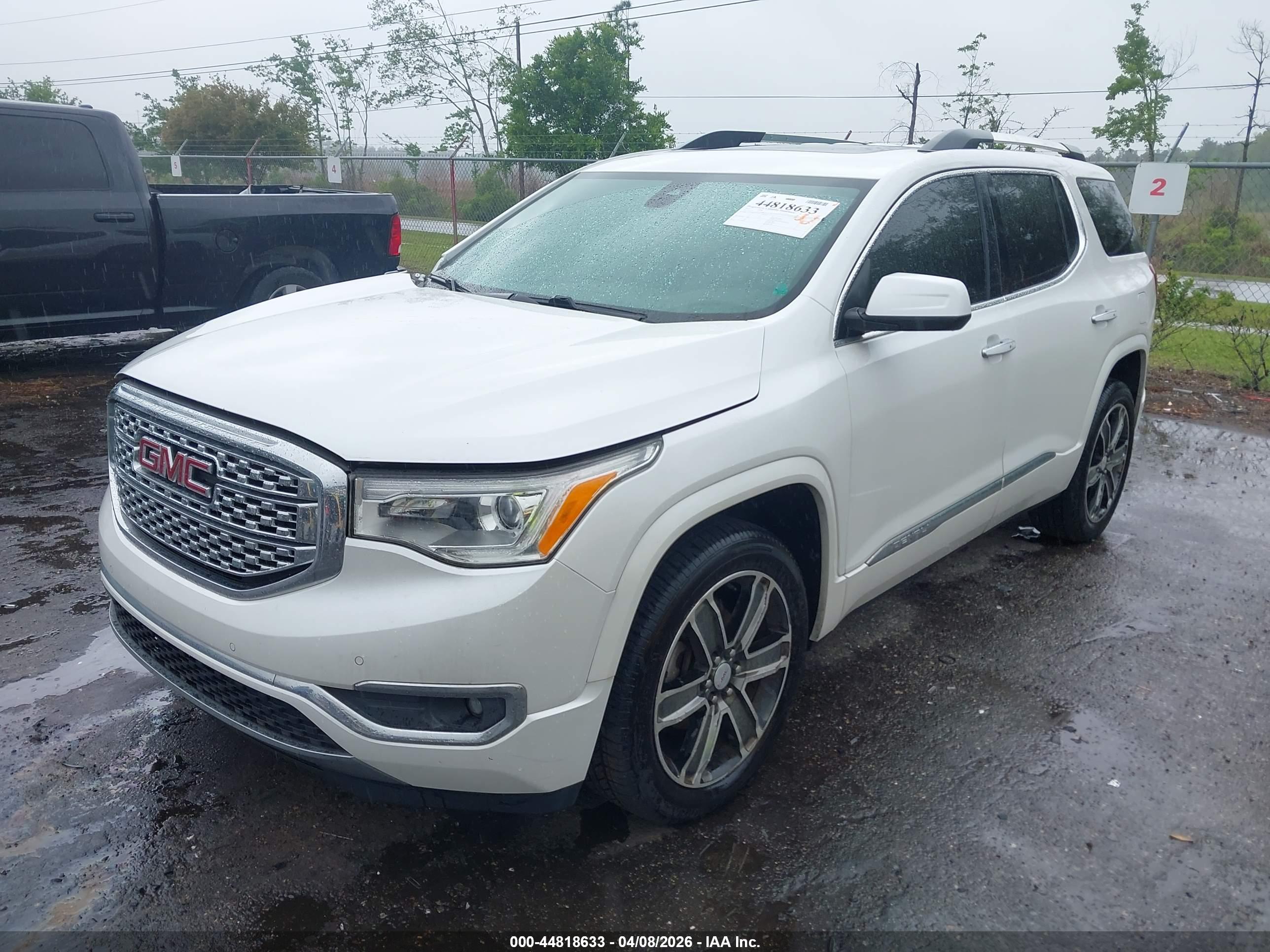GMC ACADIA image 2