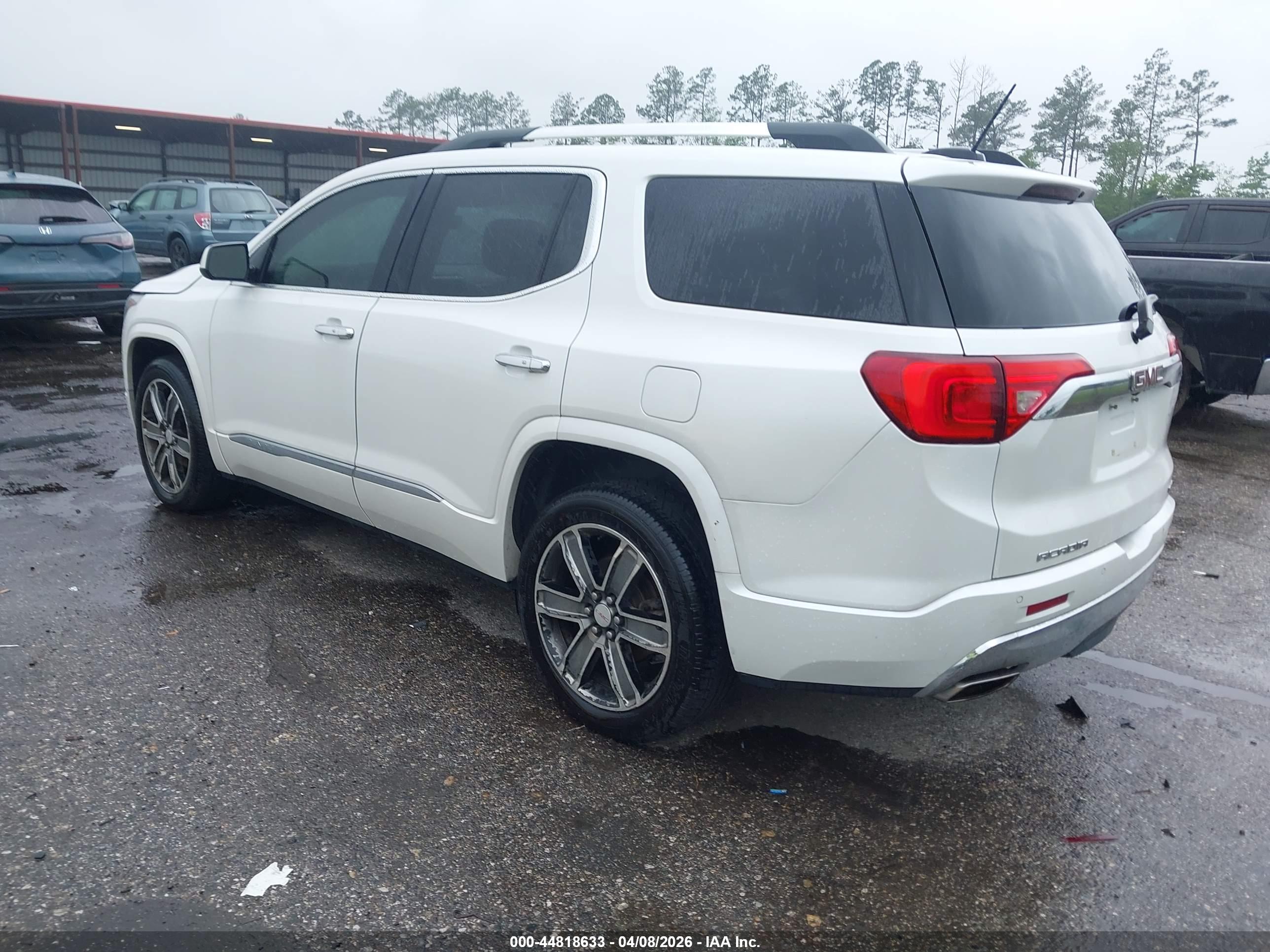GMC ACADIA image 3