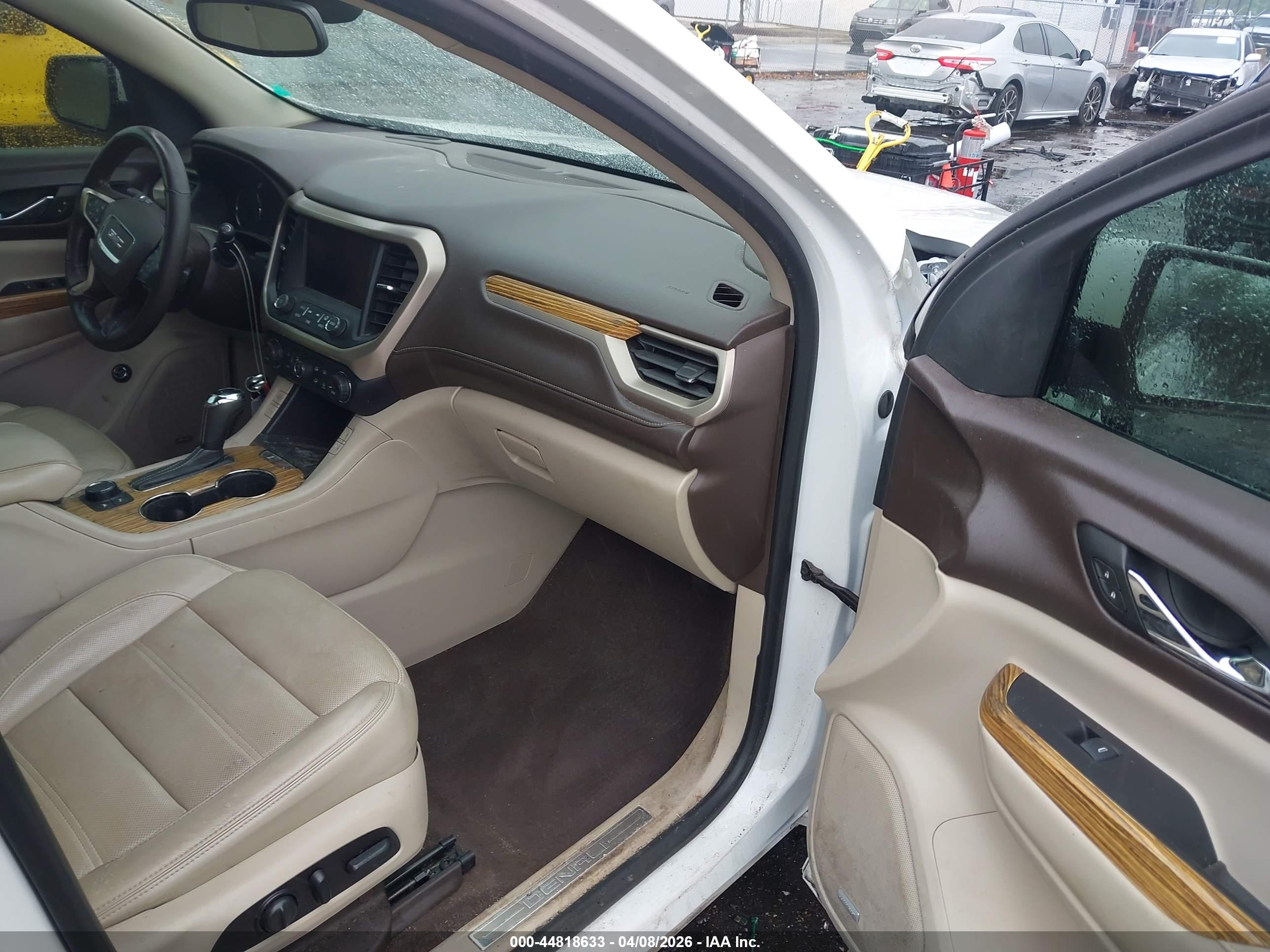 GMC ACADIA image 5