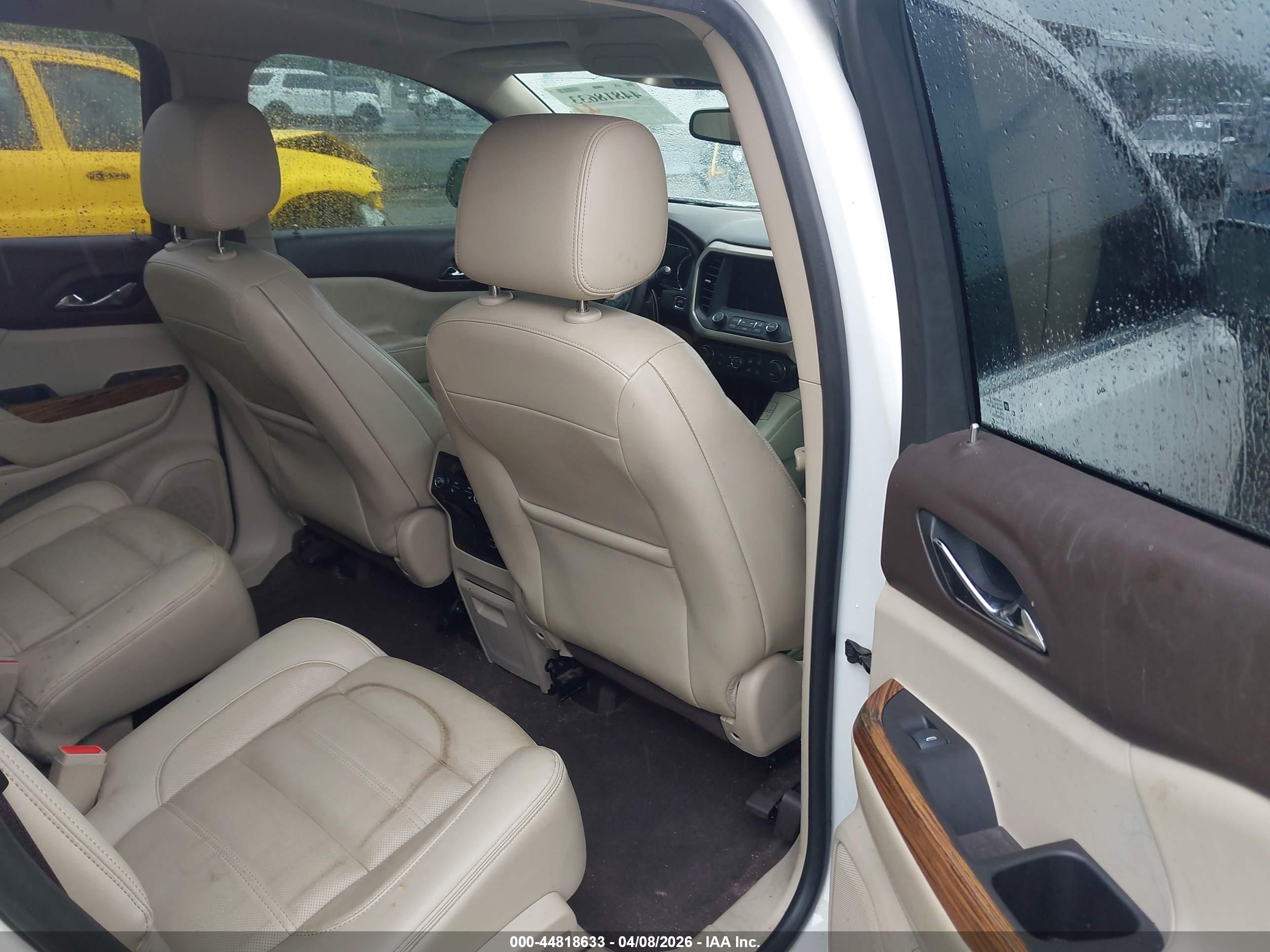 GMC ACADIA image 8