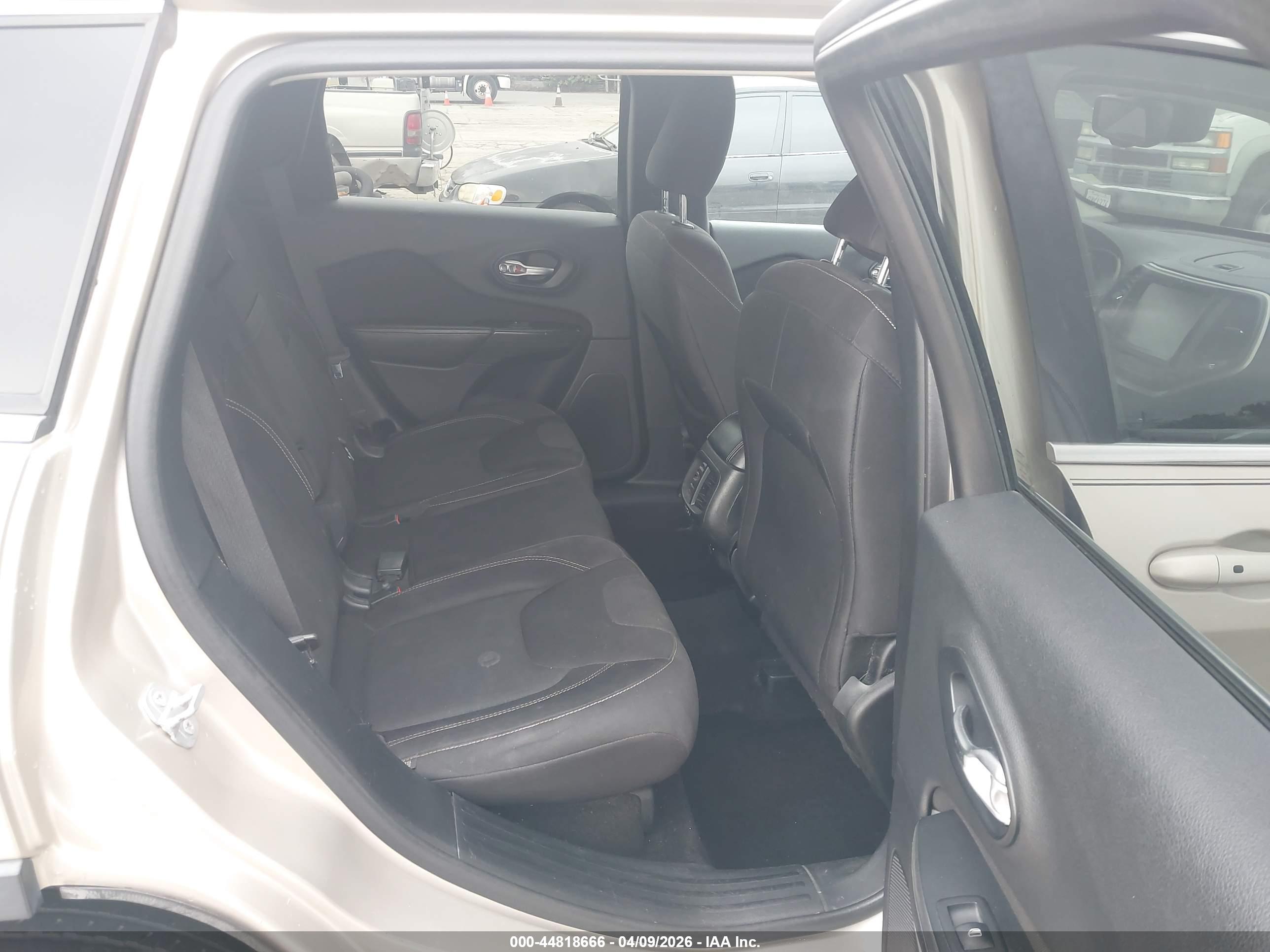 JEEP CHEROKEE image 8
