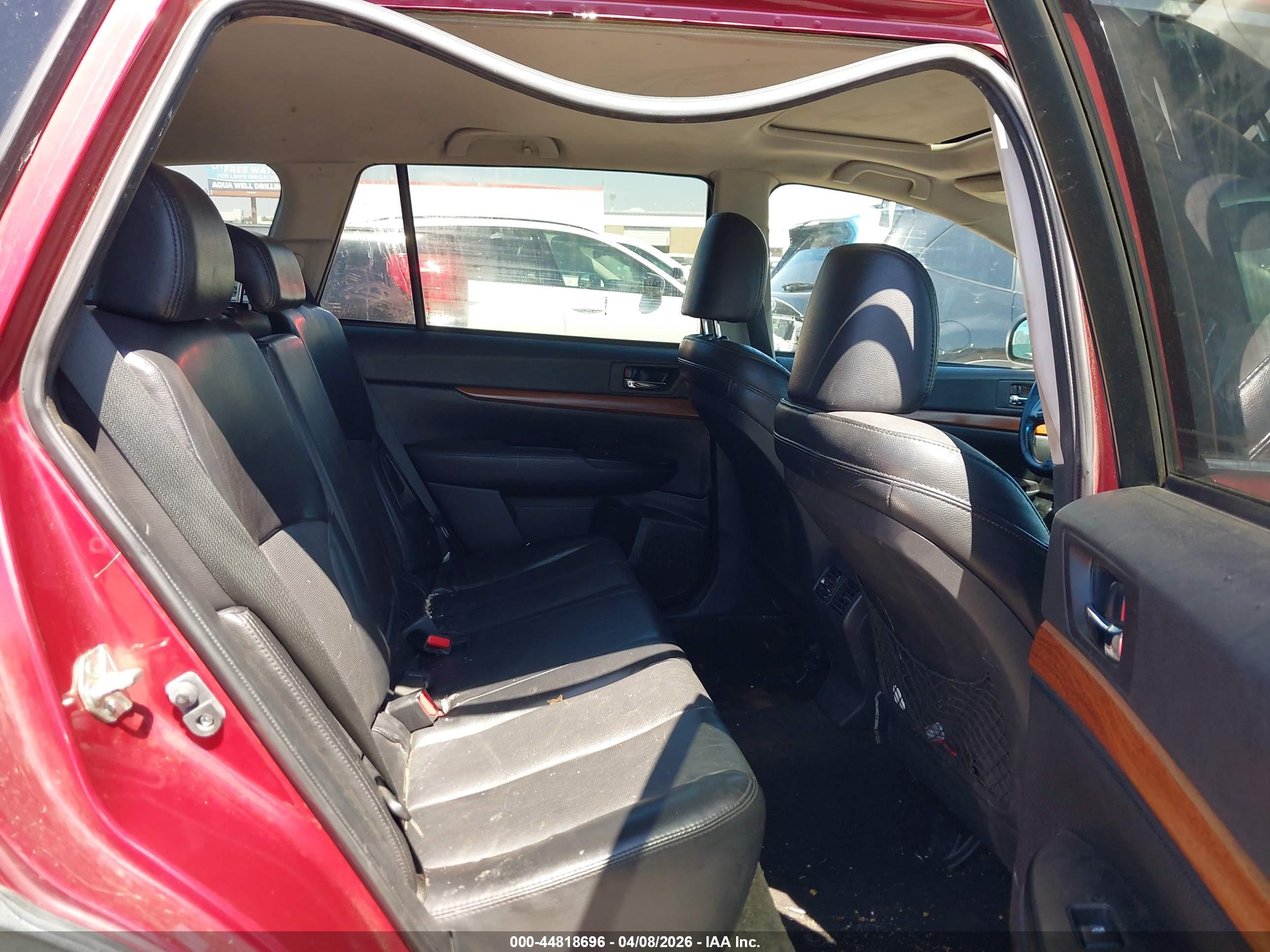 SUBARU OUTBACK image 8