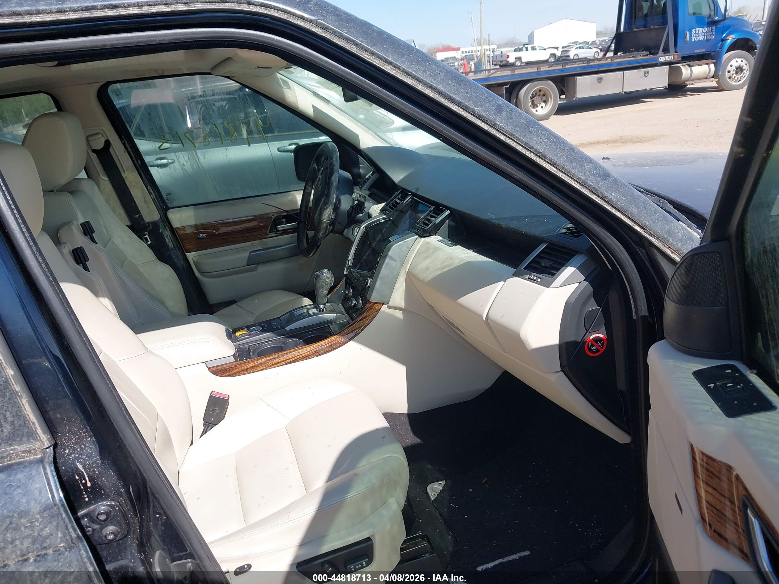 LAND ROVER image 5