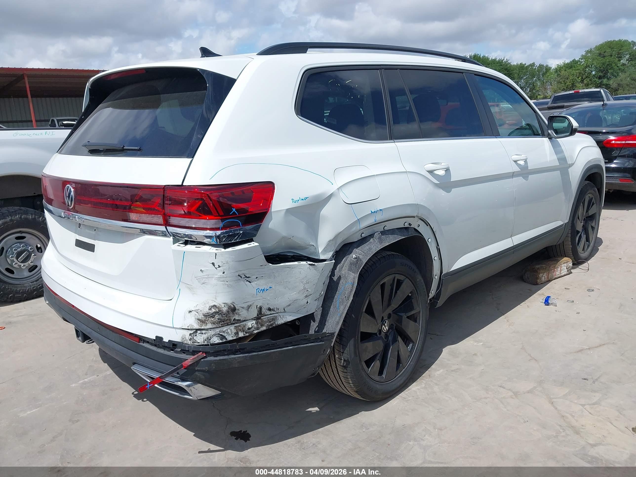 VOLKSWAGEN ATLAS image 4