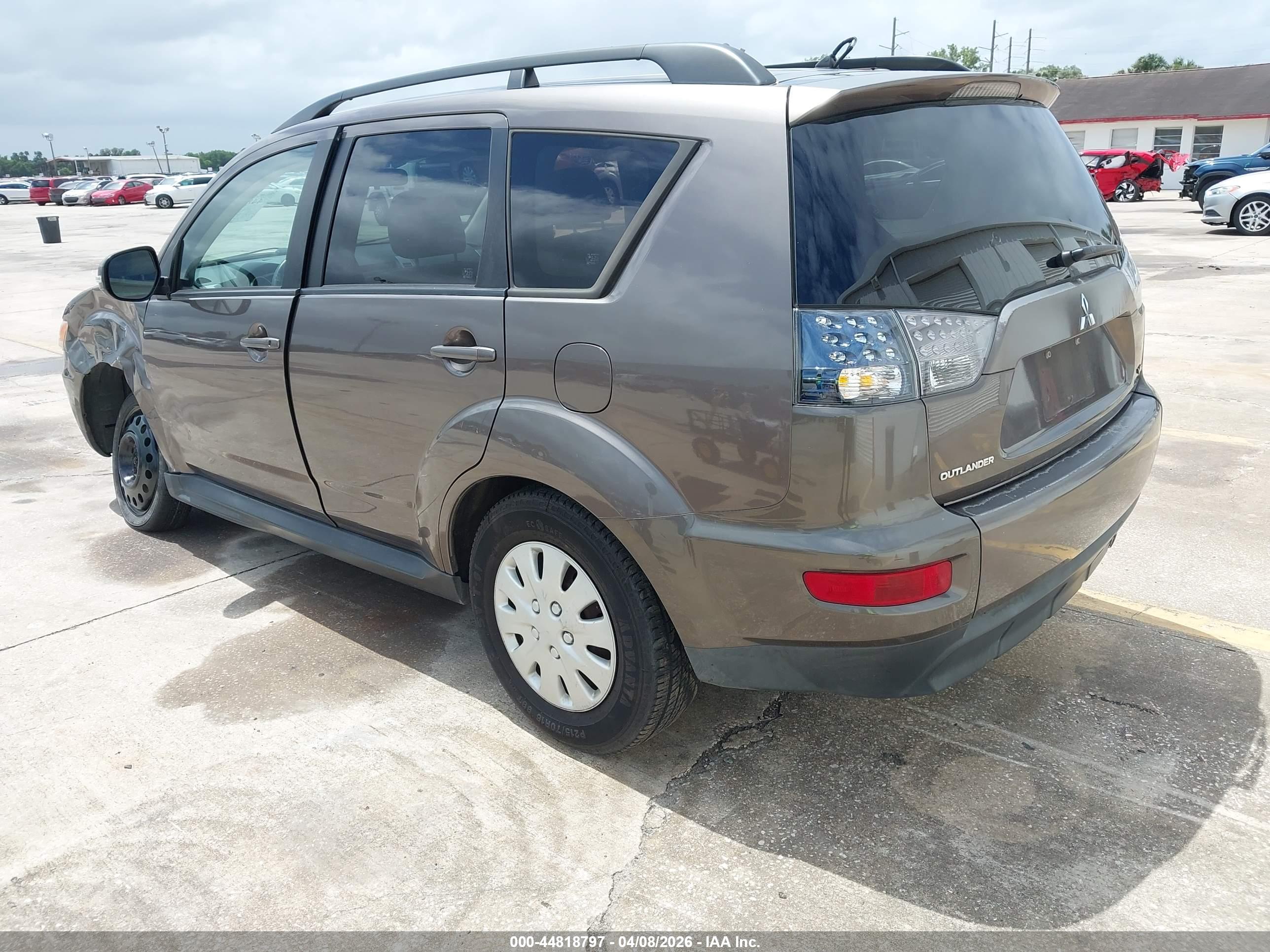 MITSUBISHI OUTLANDER image 3