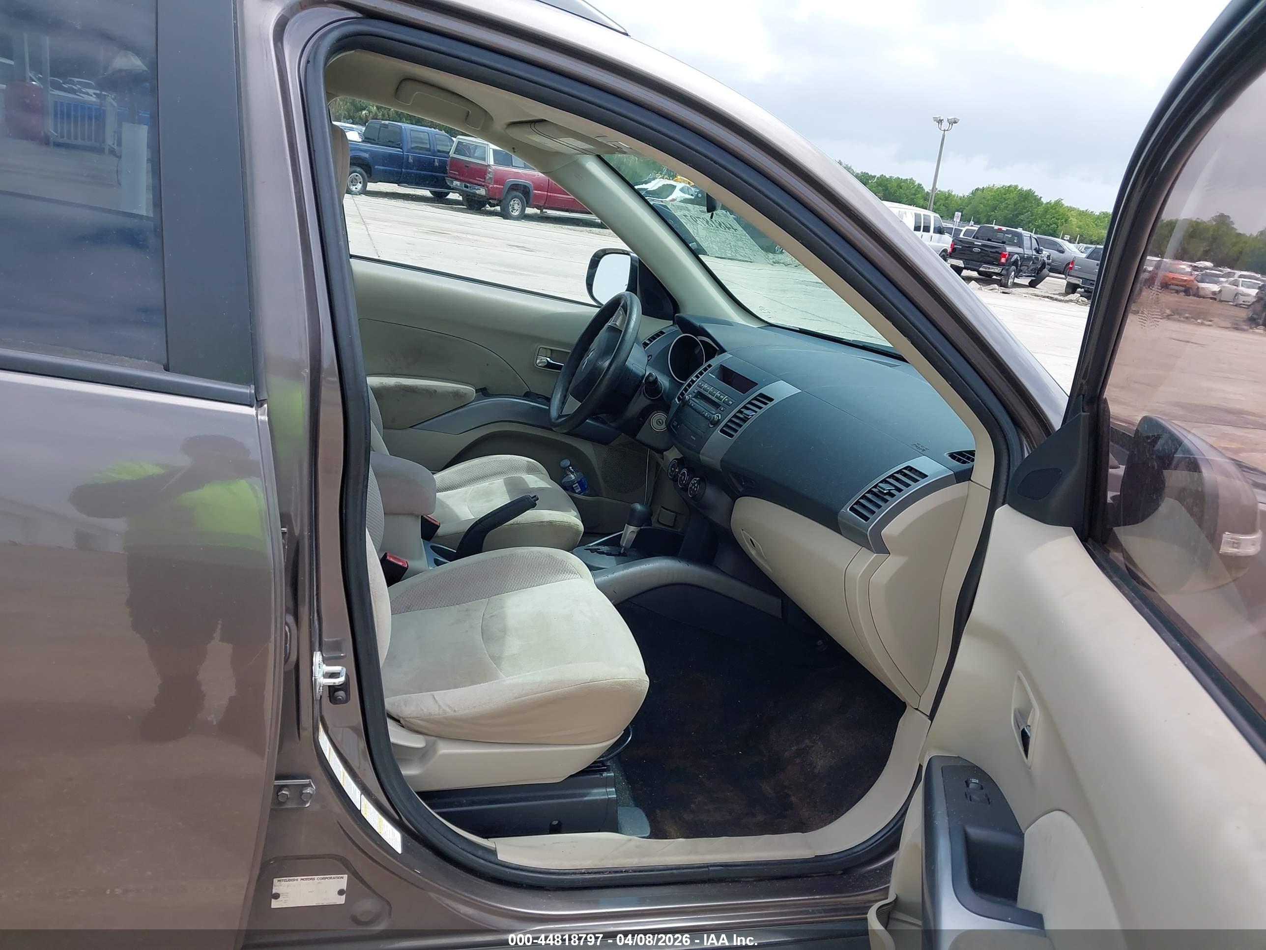 MITSUBISHI OUTLANDER image 5