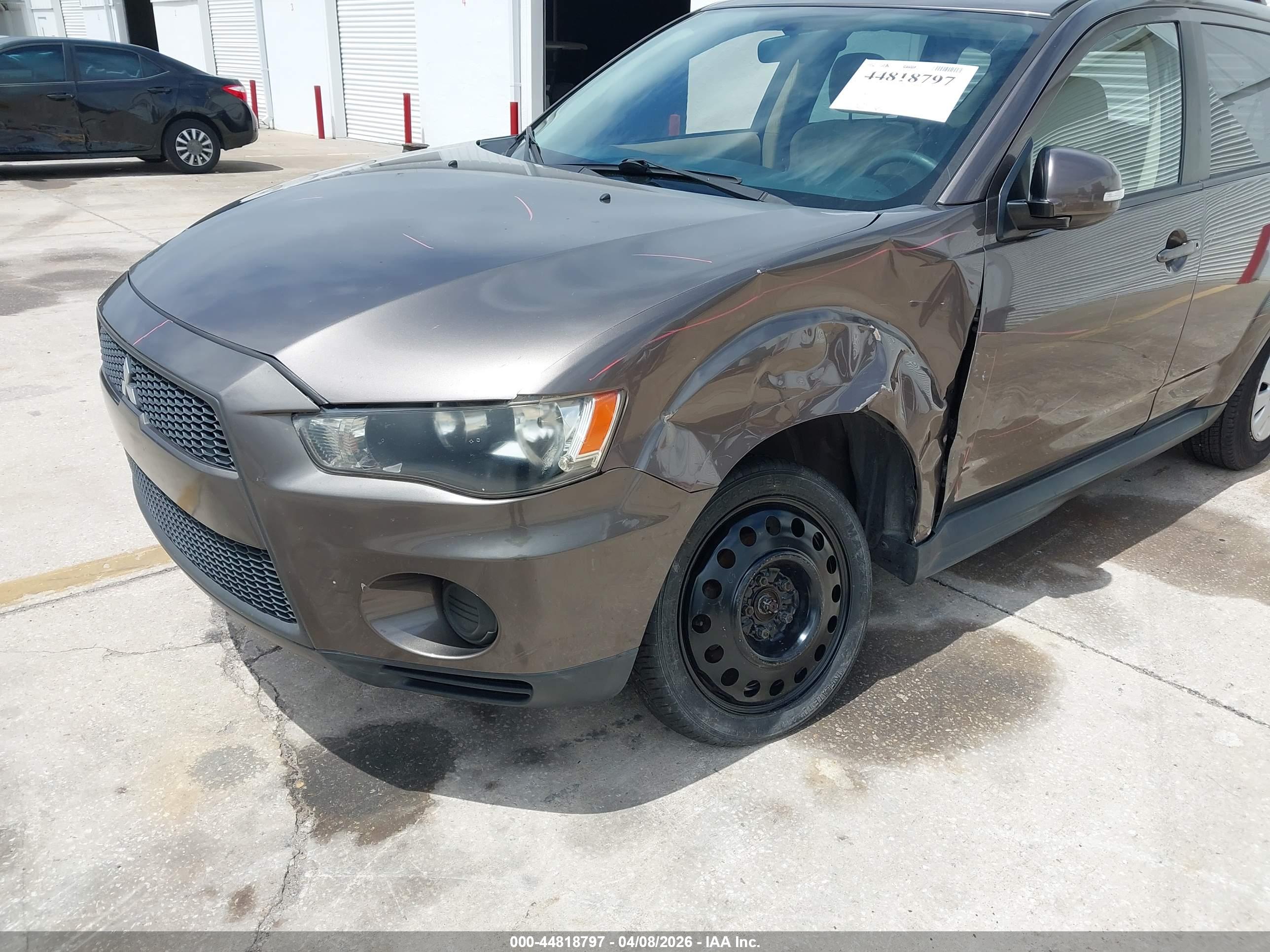 MITSUBISHI OUTLANDER image 6