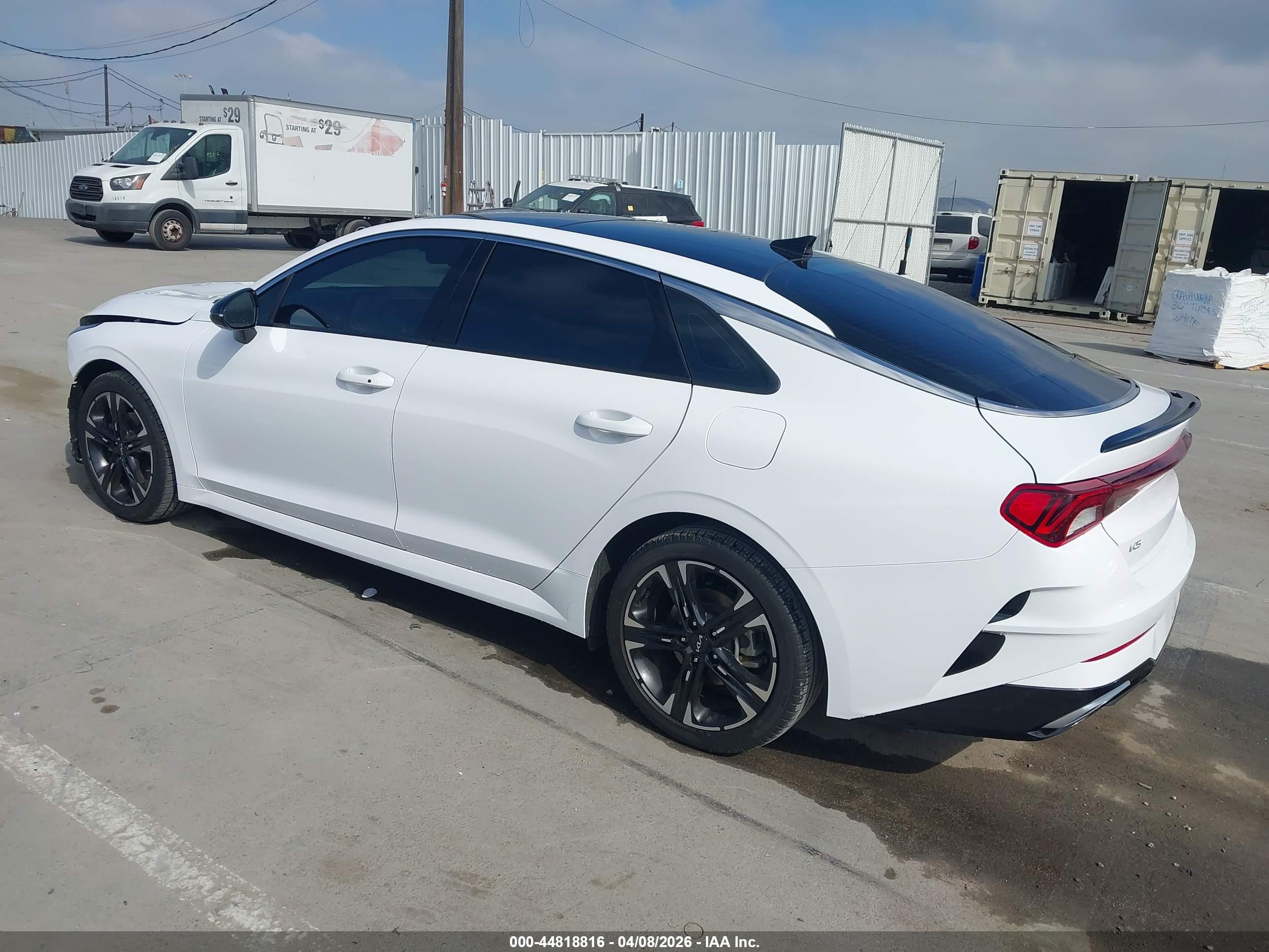 KIA K5 image 3