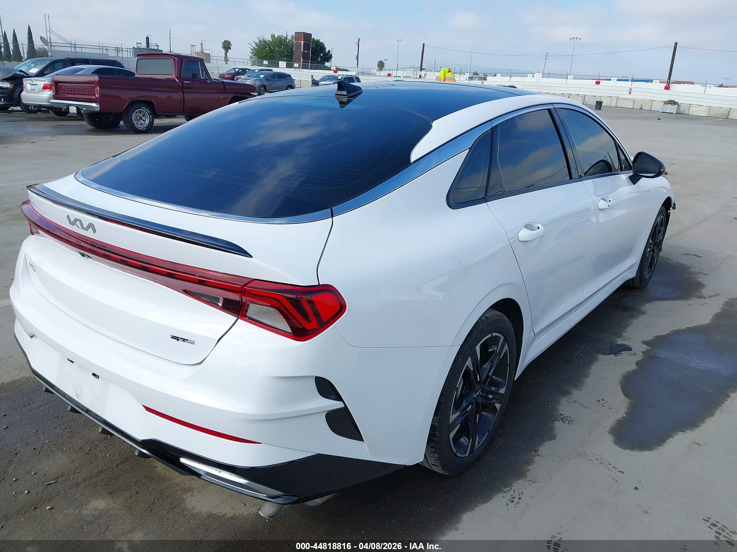 KIA K5 image 4