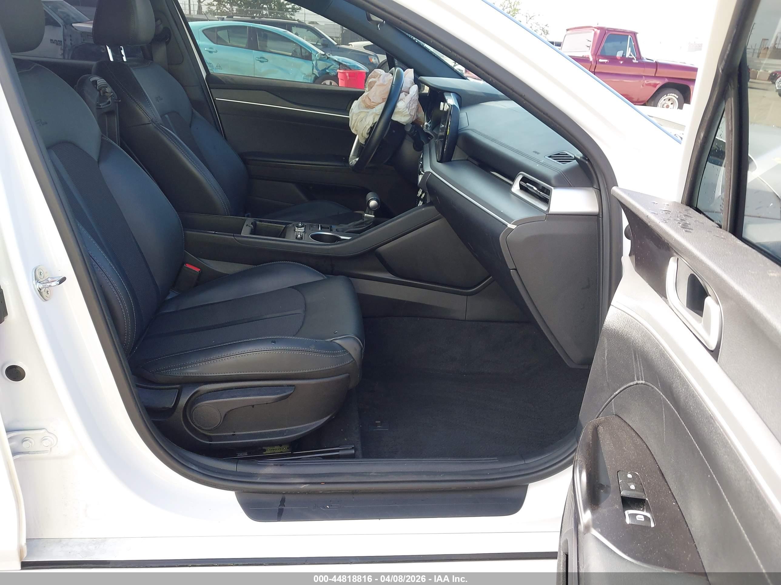 KIA K5 image 5
