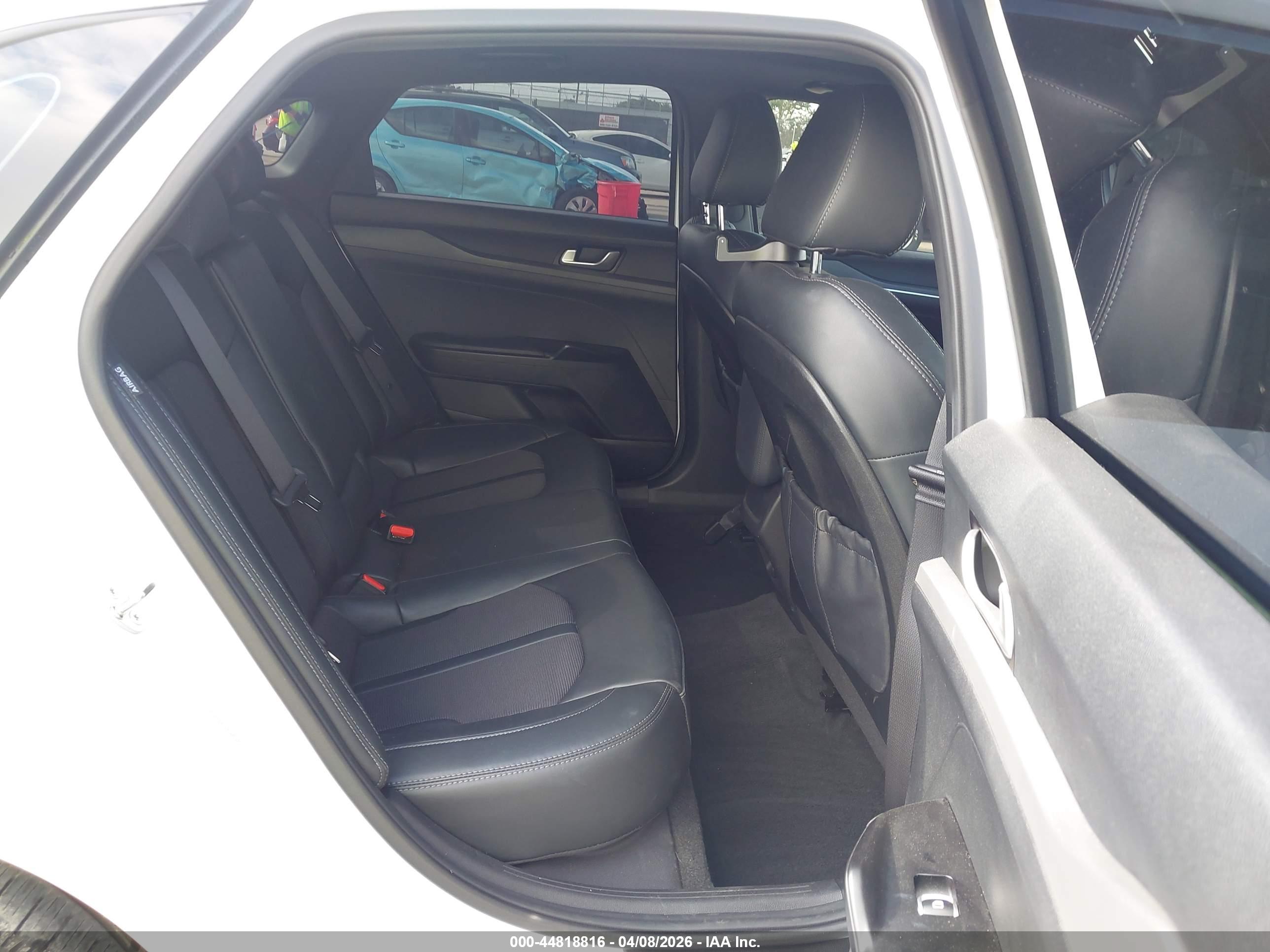 KIA K5 image 8