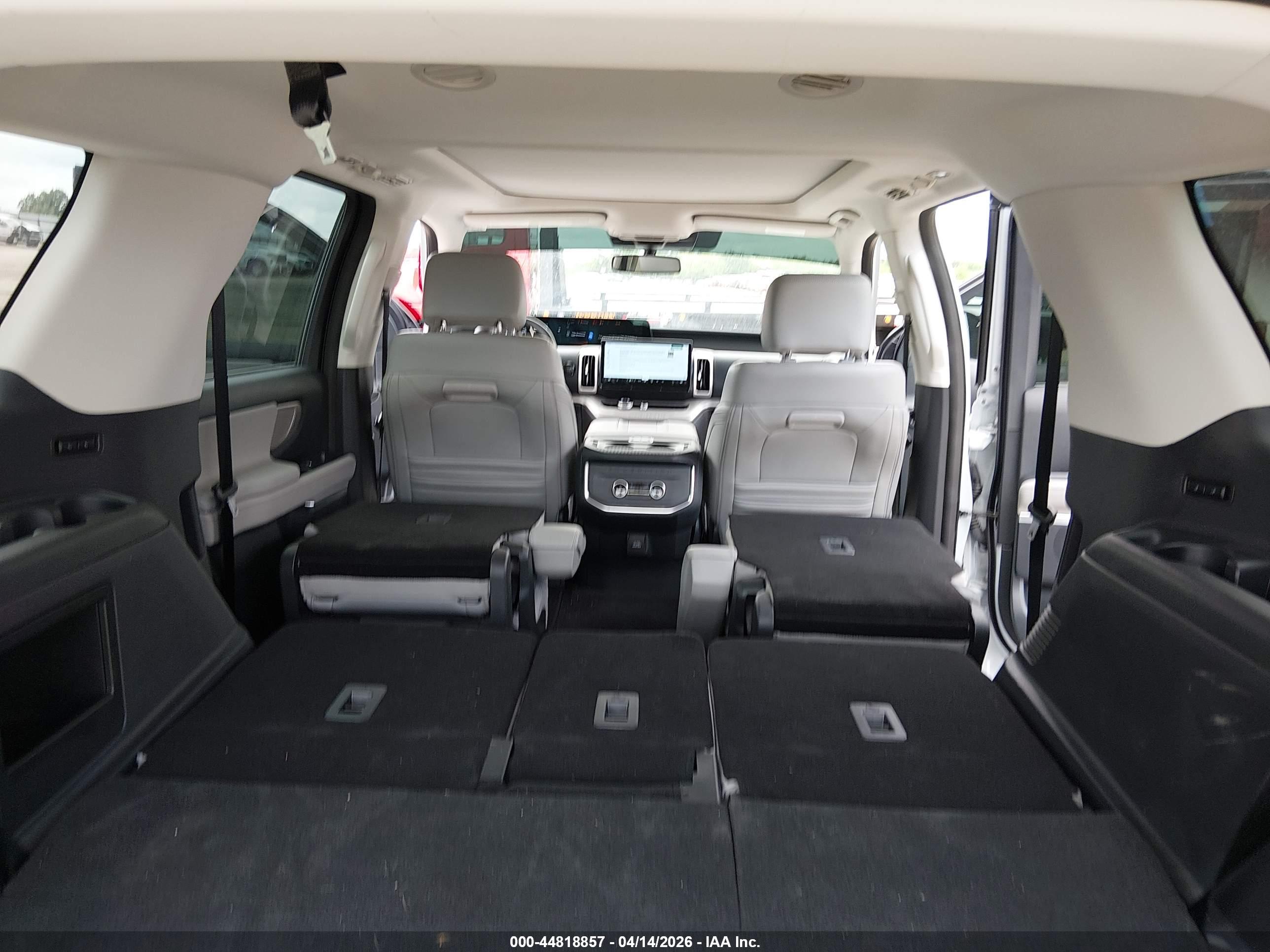FORD EXPEDITION image 8