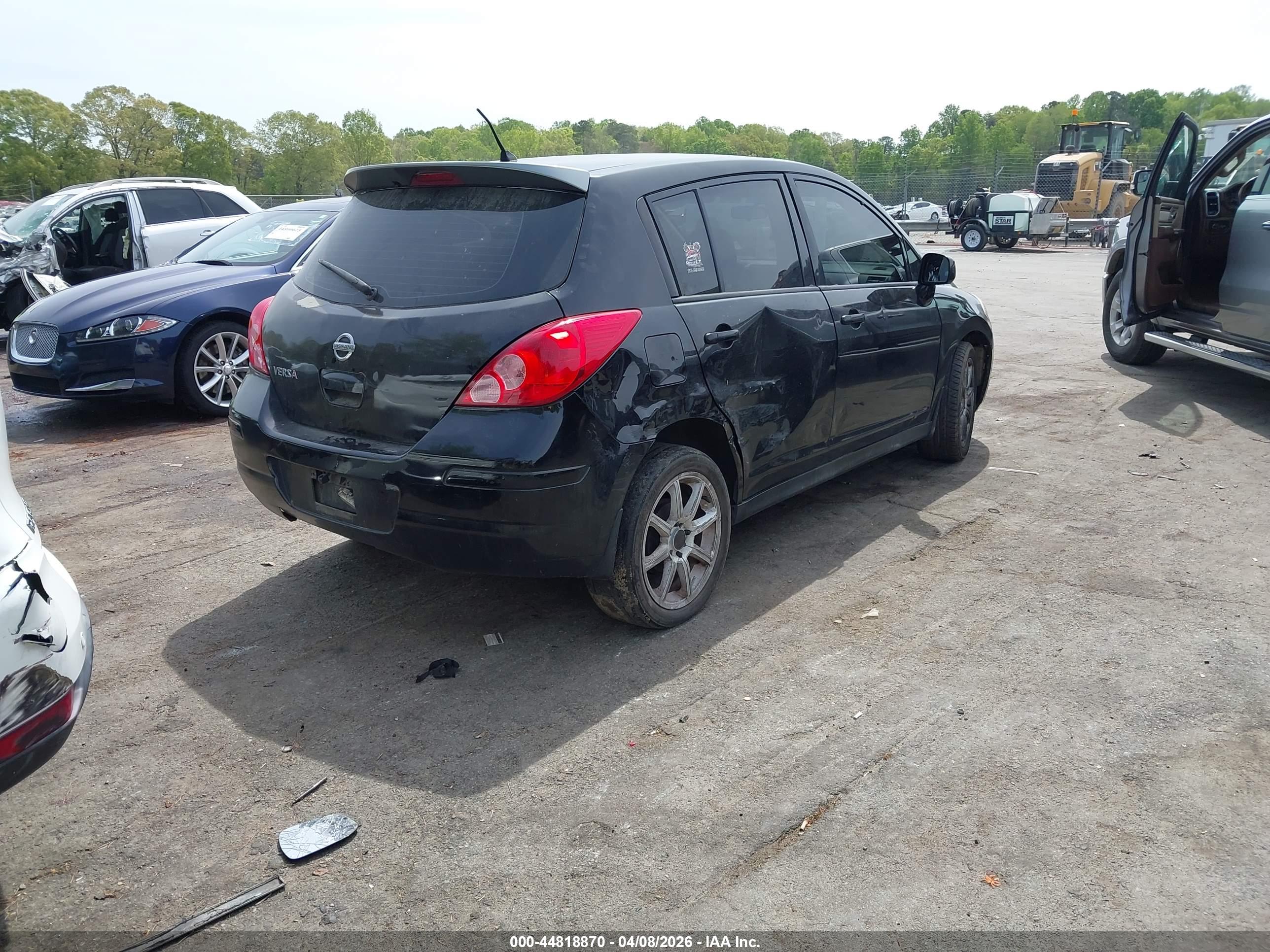 NISSAN VERSA image 4