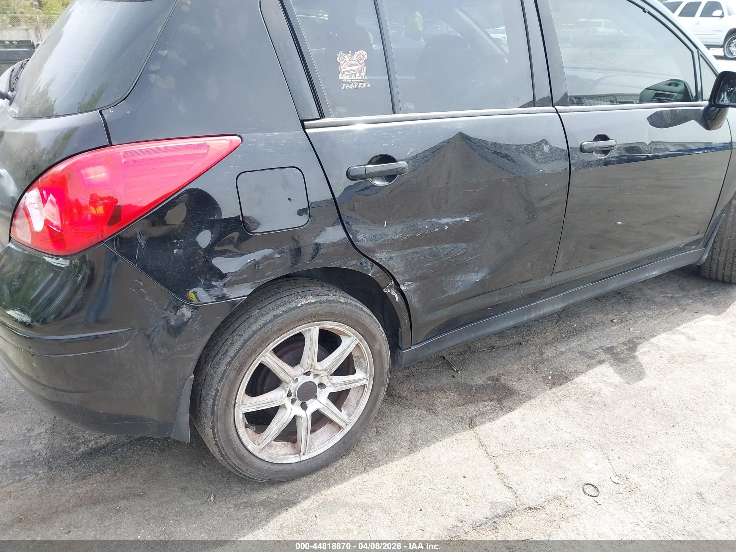 NISSAN VERSA image 6
