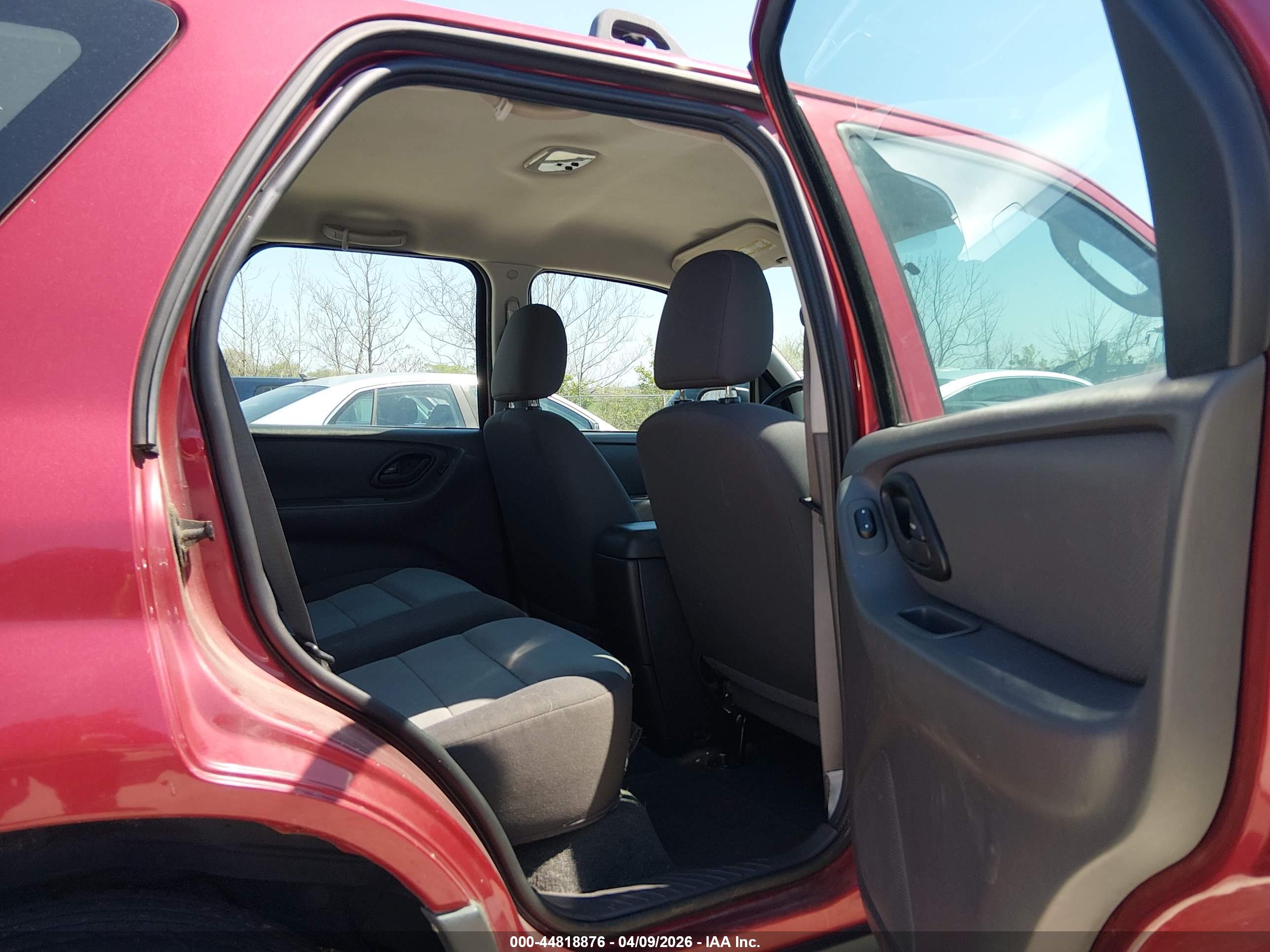 FORD ESCAPE image 8