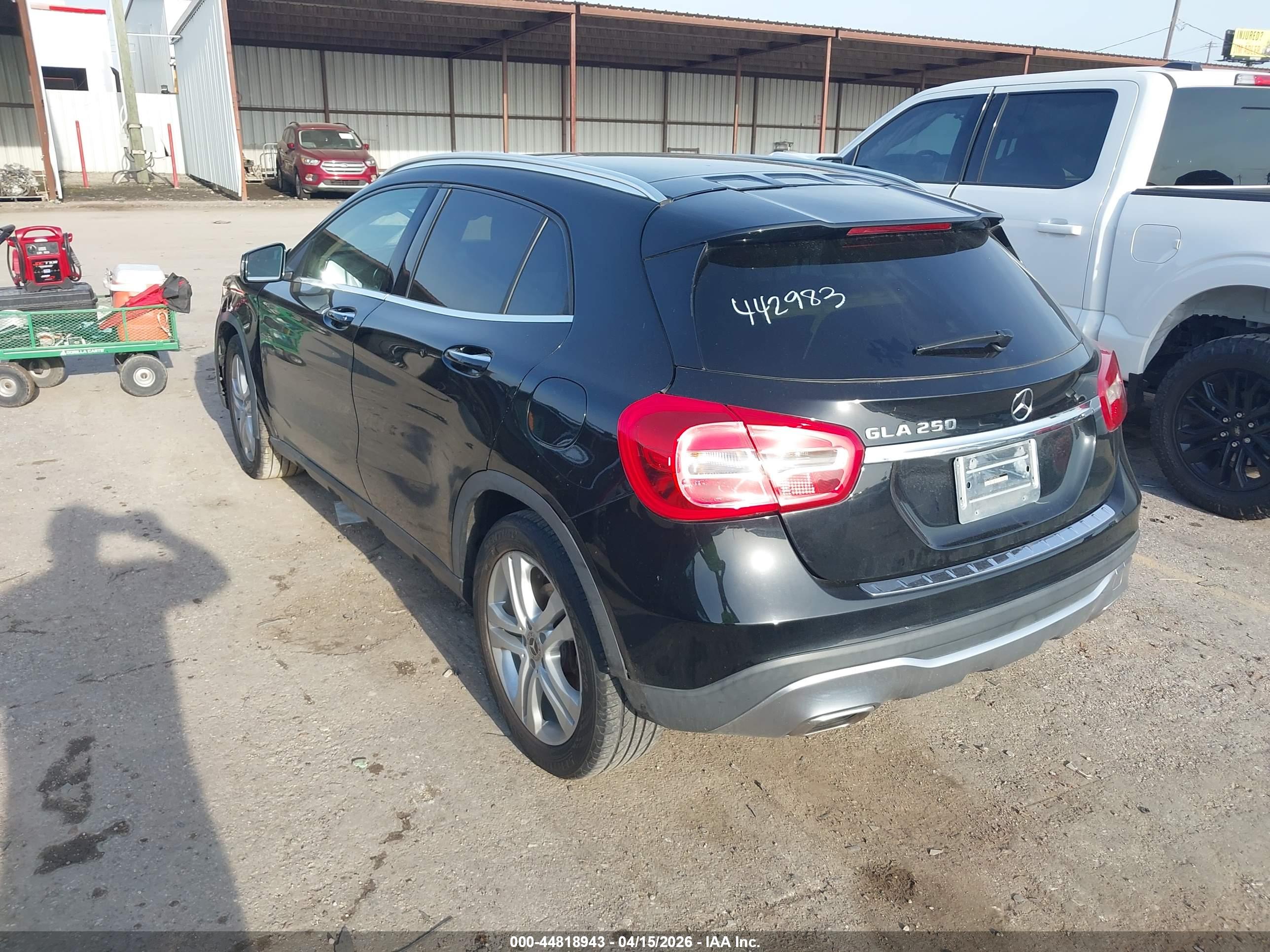 MERCEDES-BENZ GLA image 3