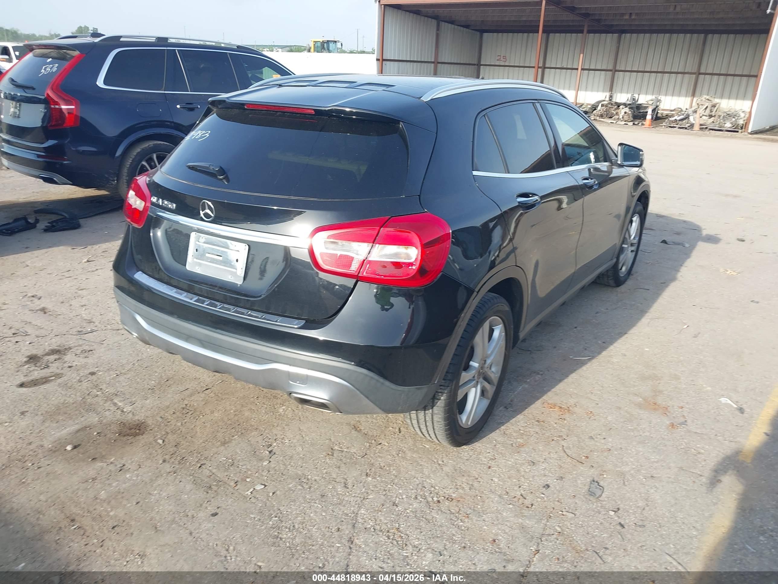 MERCEDES-BENZ GLA image 4