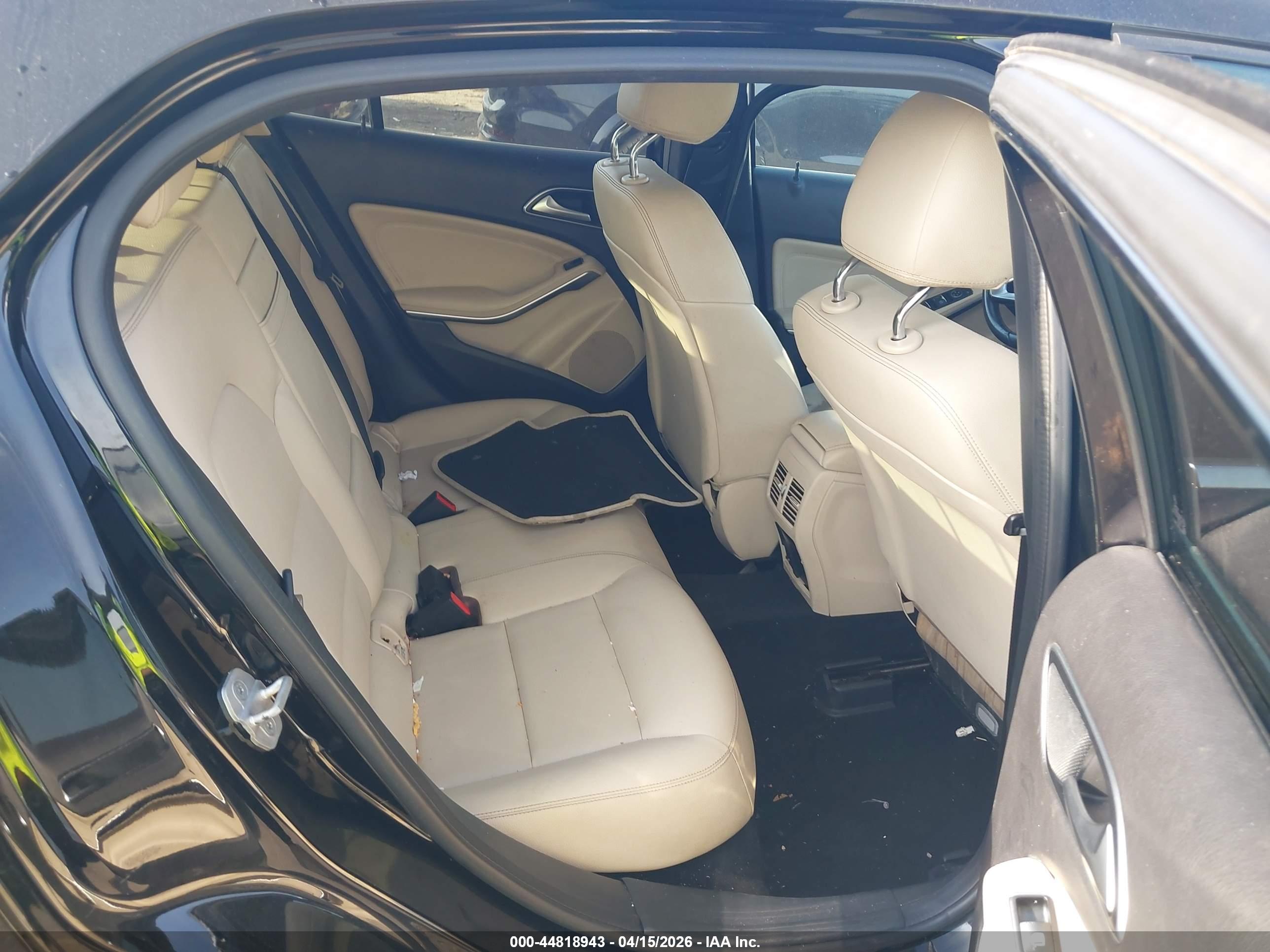MERCEDES-BENZ GLA image 8