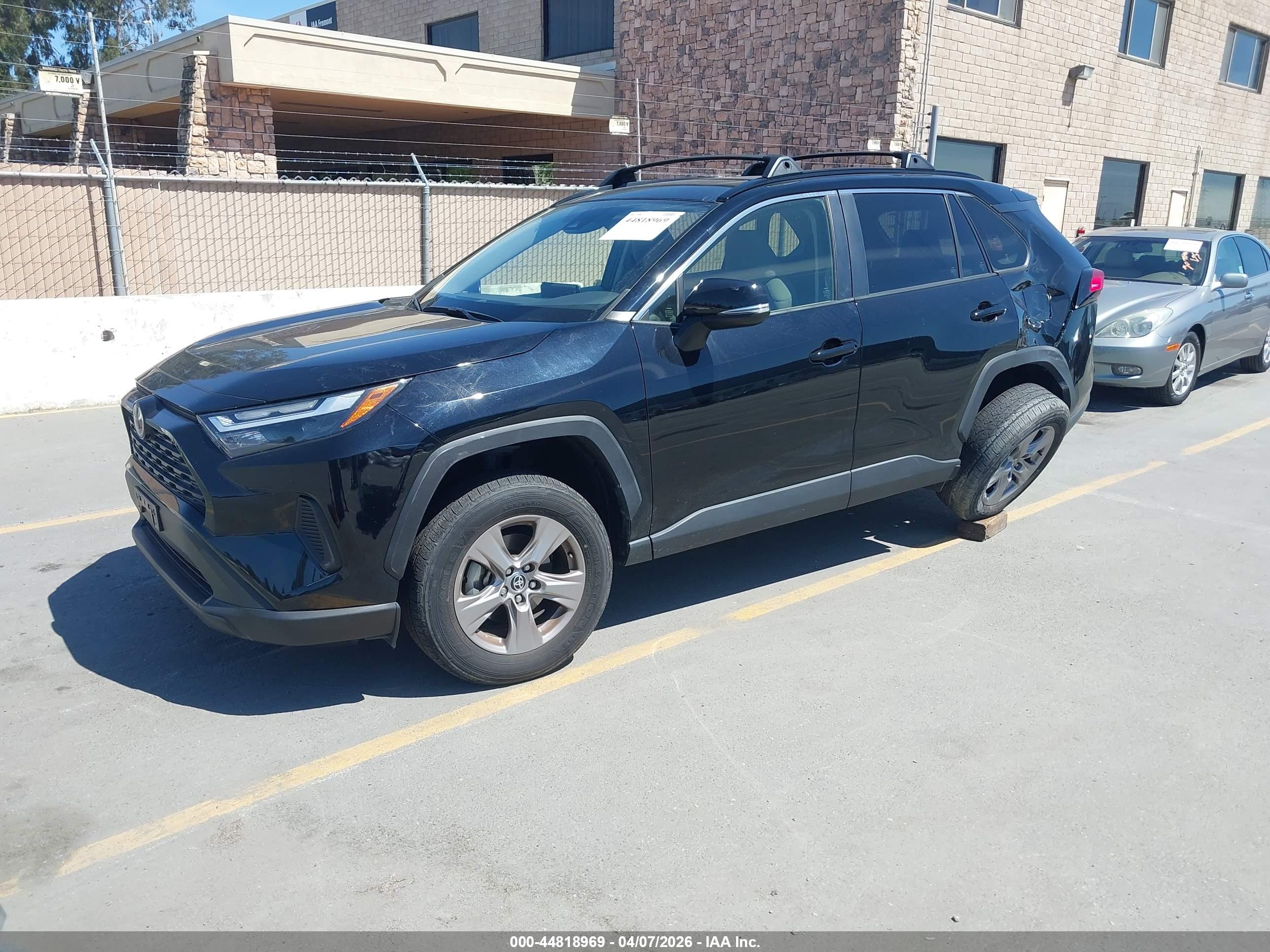 TOYOTA RAV4 image 2