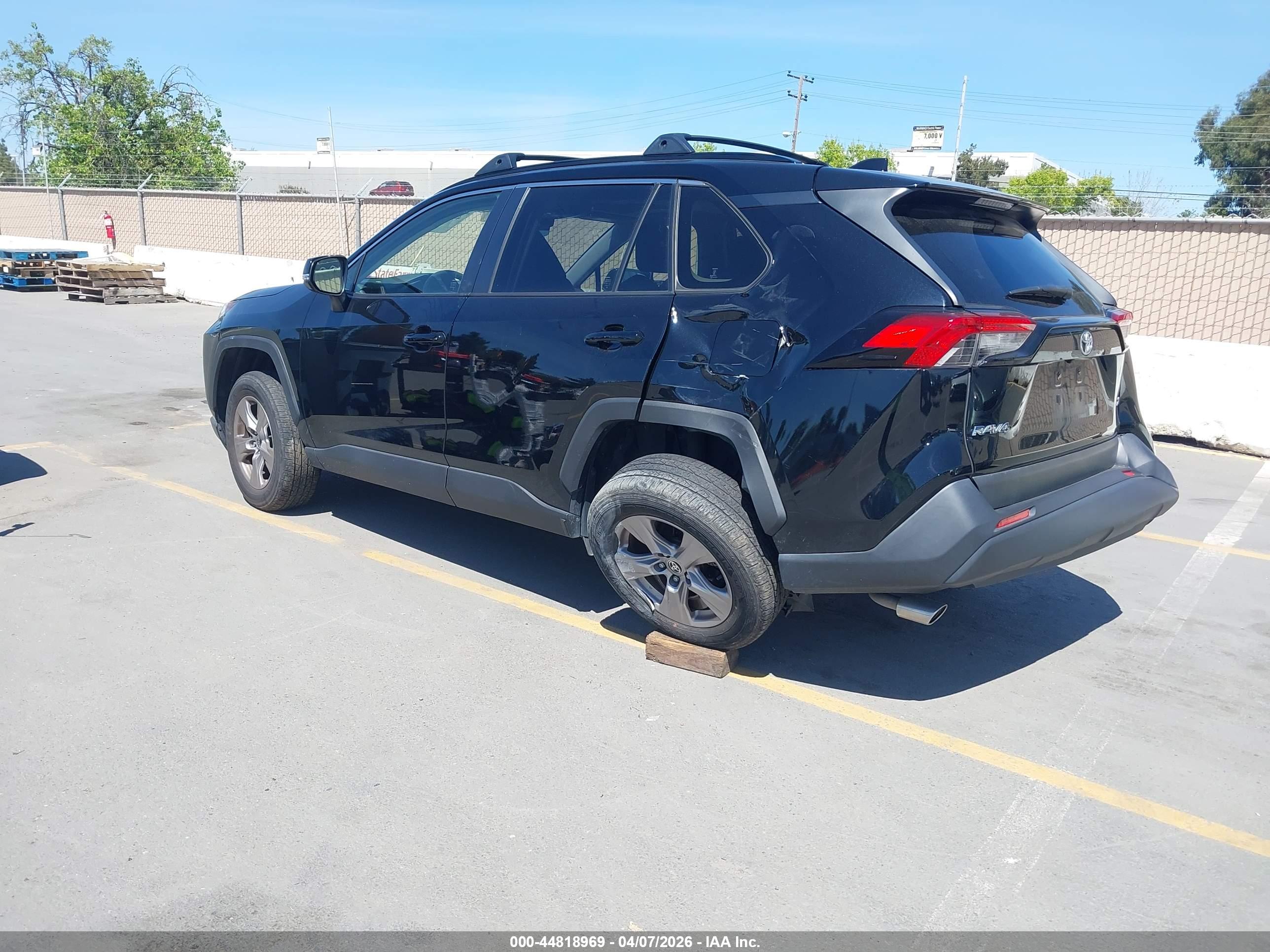 TOYOTA RAV4 image 3