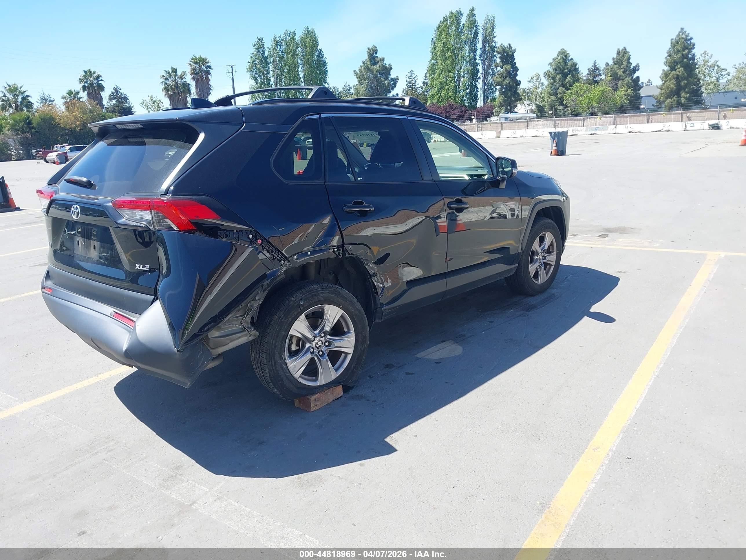 TOYOTA RAV4 image 4