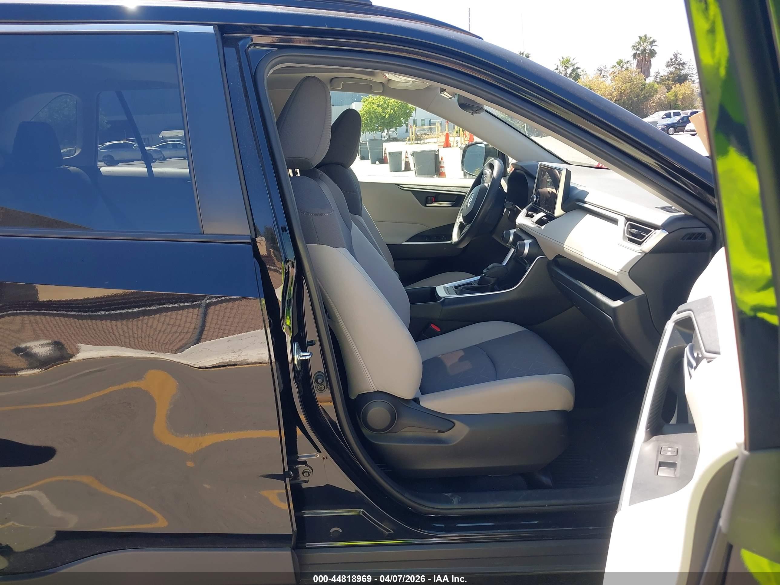 TOYOTA RAV4 image 5