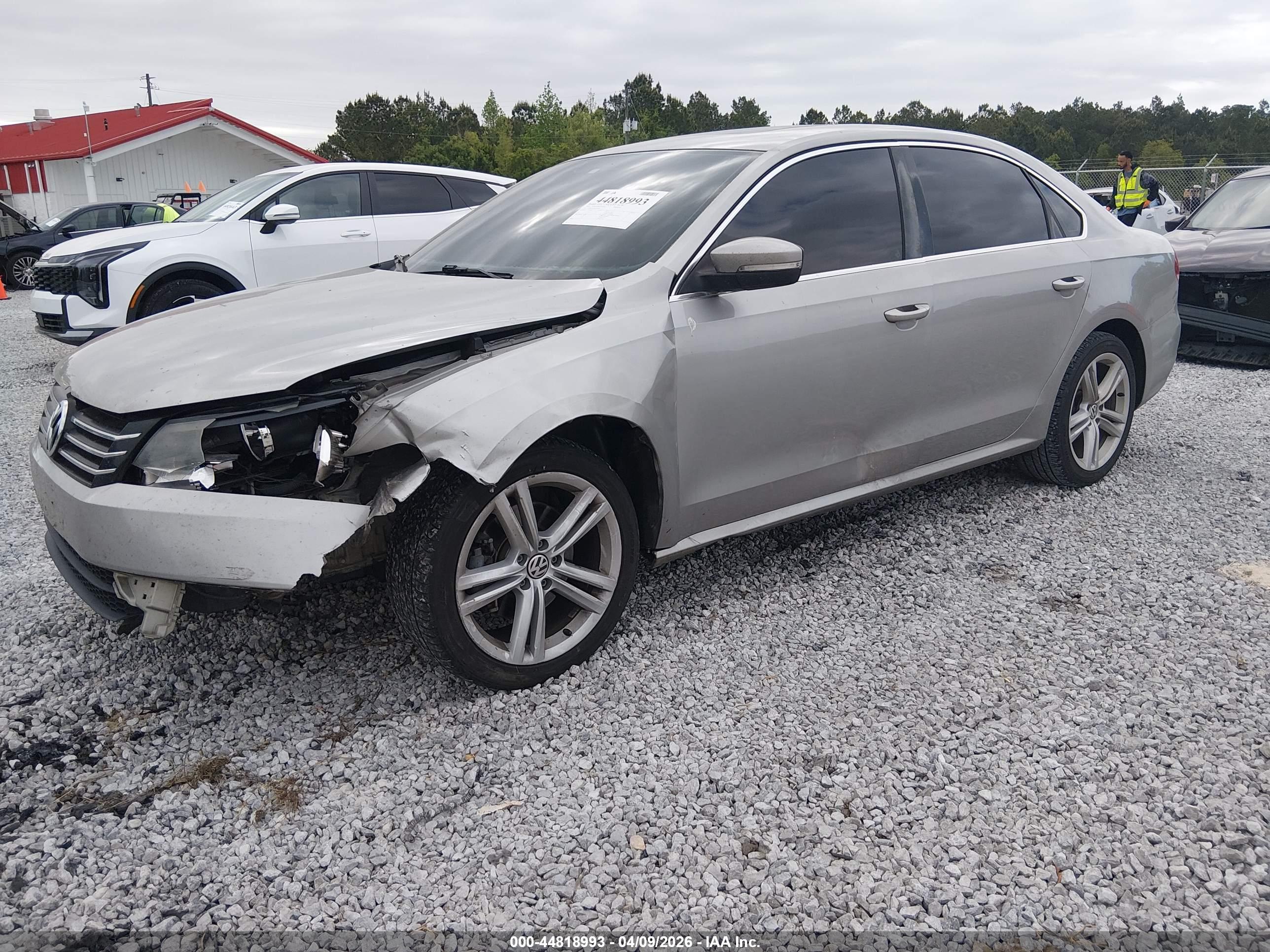VOLKSWAGEN PASSAT image 2