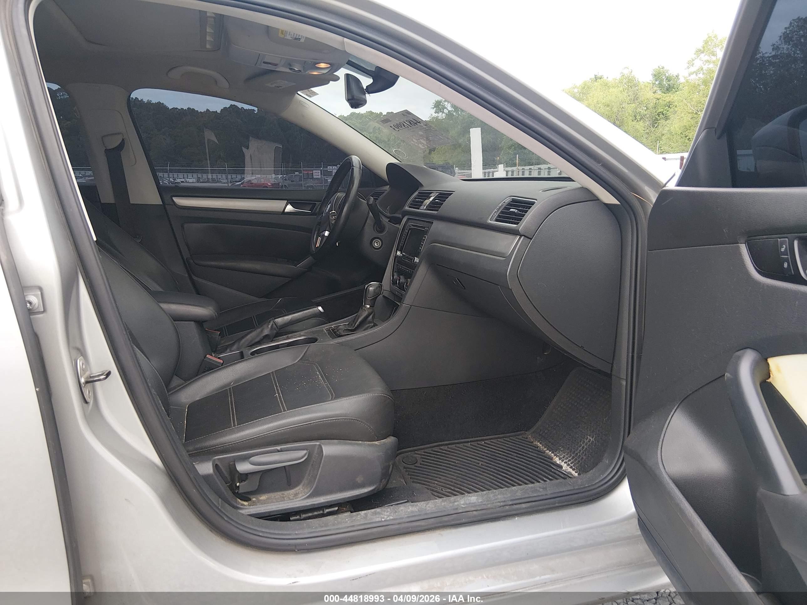 VOLKSWAGEN PASSAT image 5