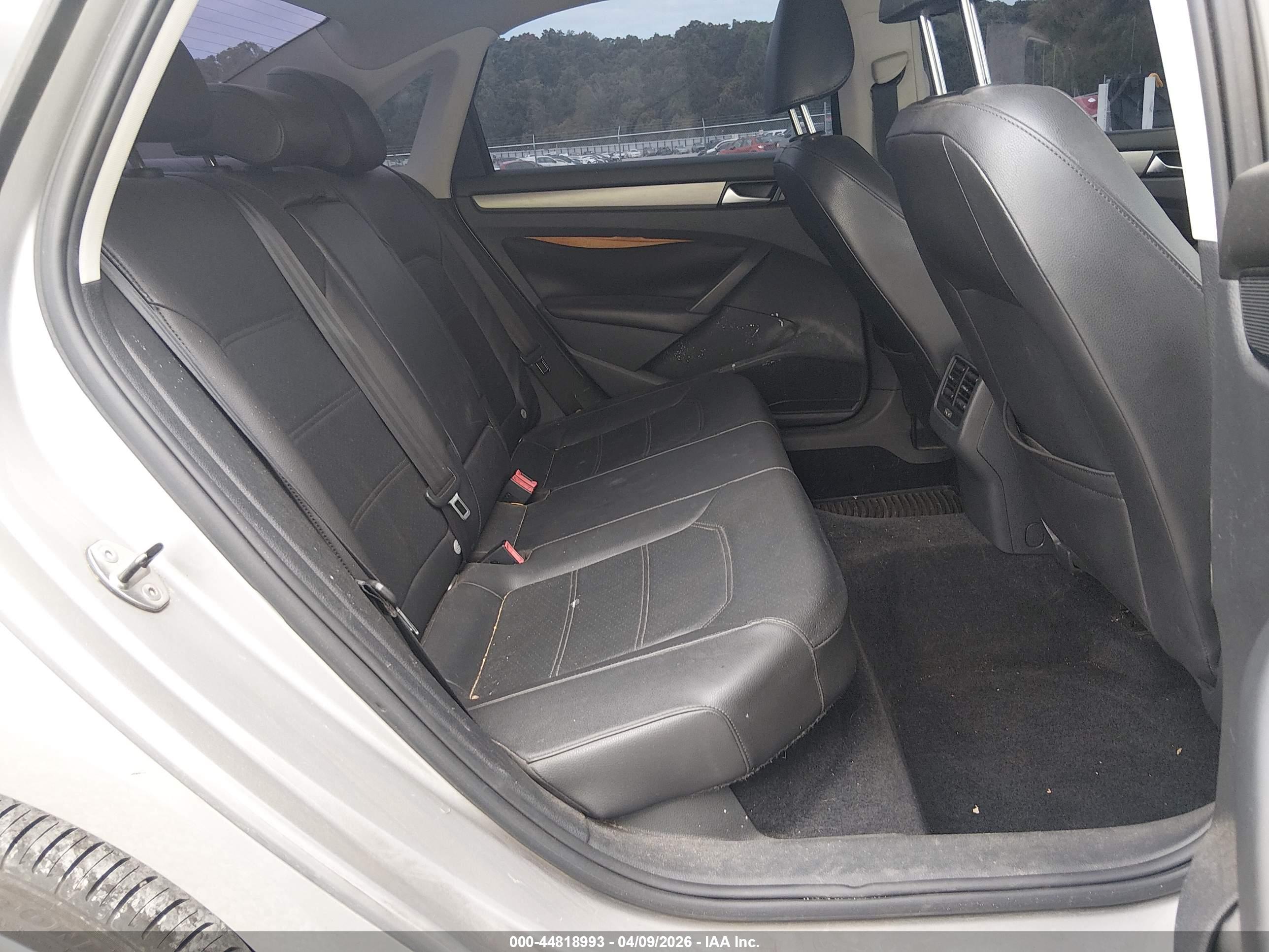 VOLKSWAGEN PASSAT image 8