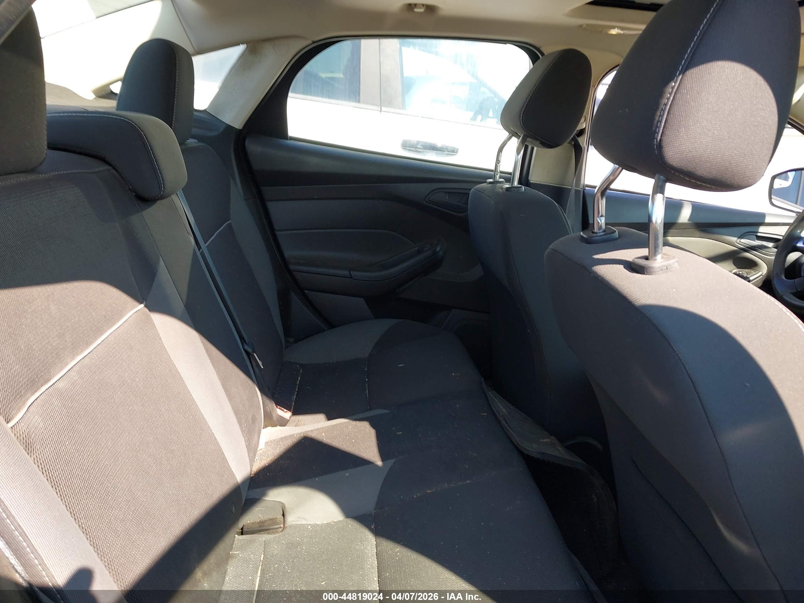 FORD FOCUS image 8