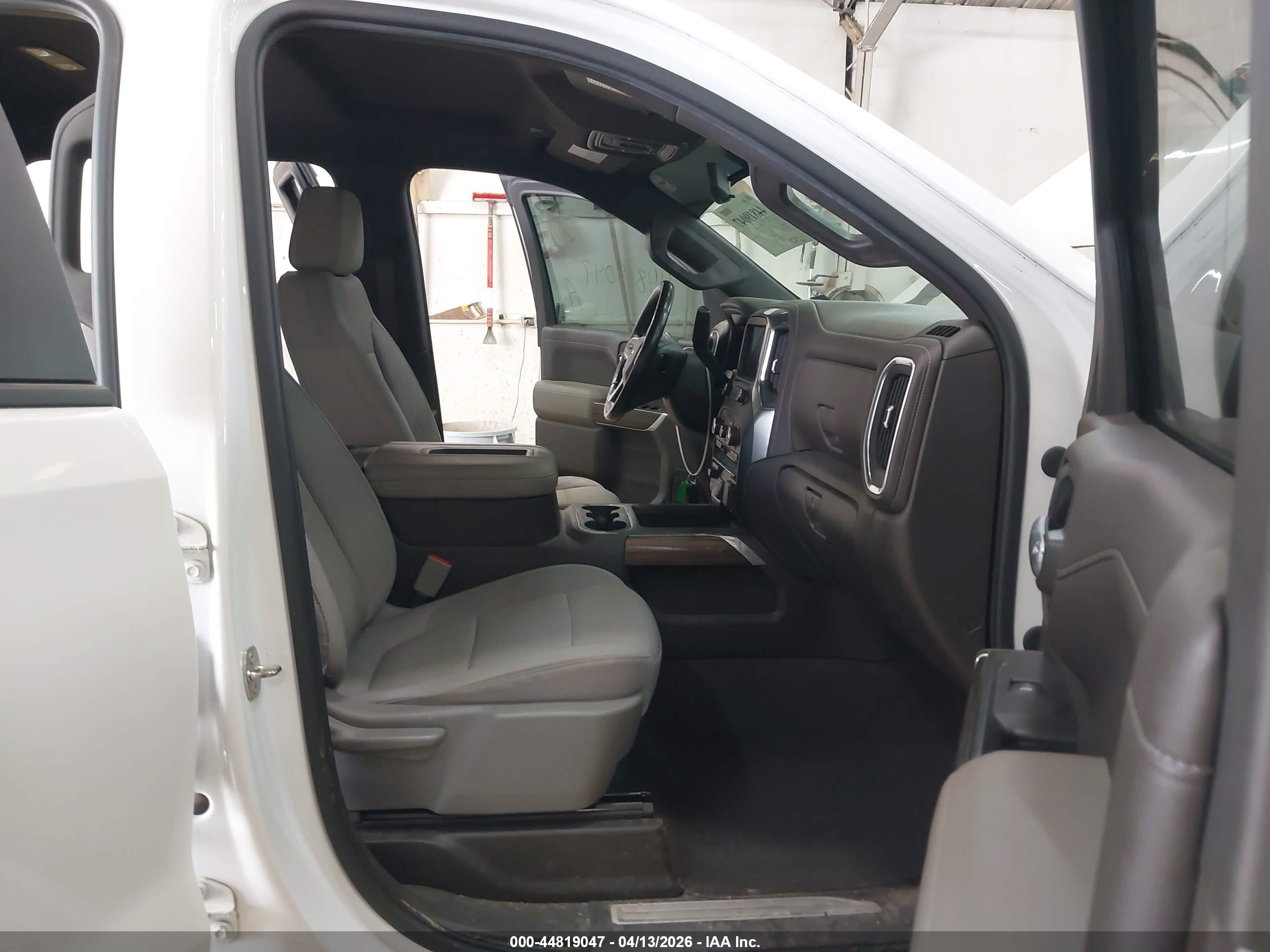 CHEVROLET SILVERADO image 5