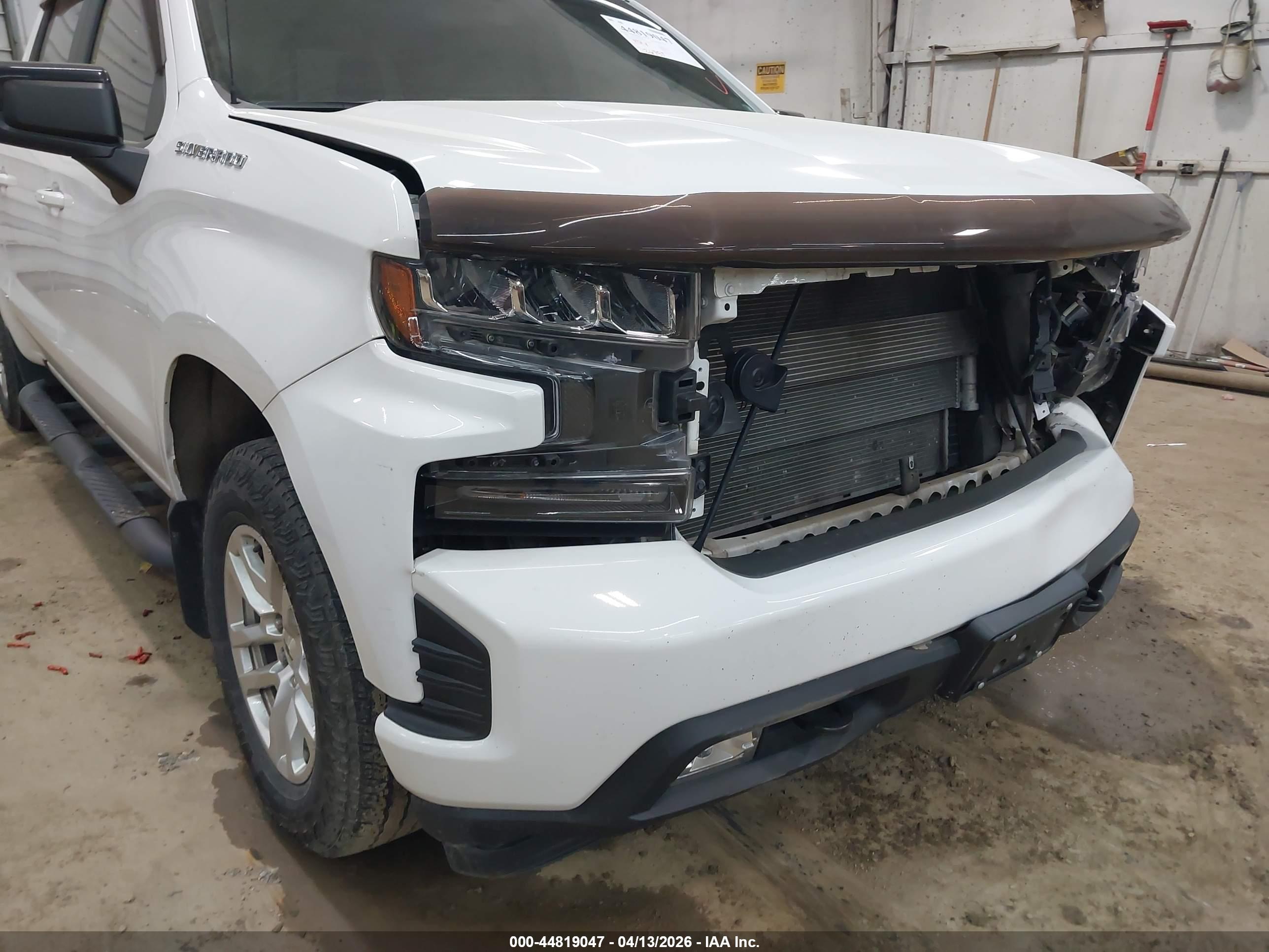 CHEVROLET SILVERADO image 6