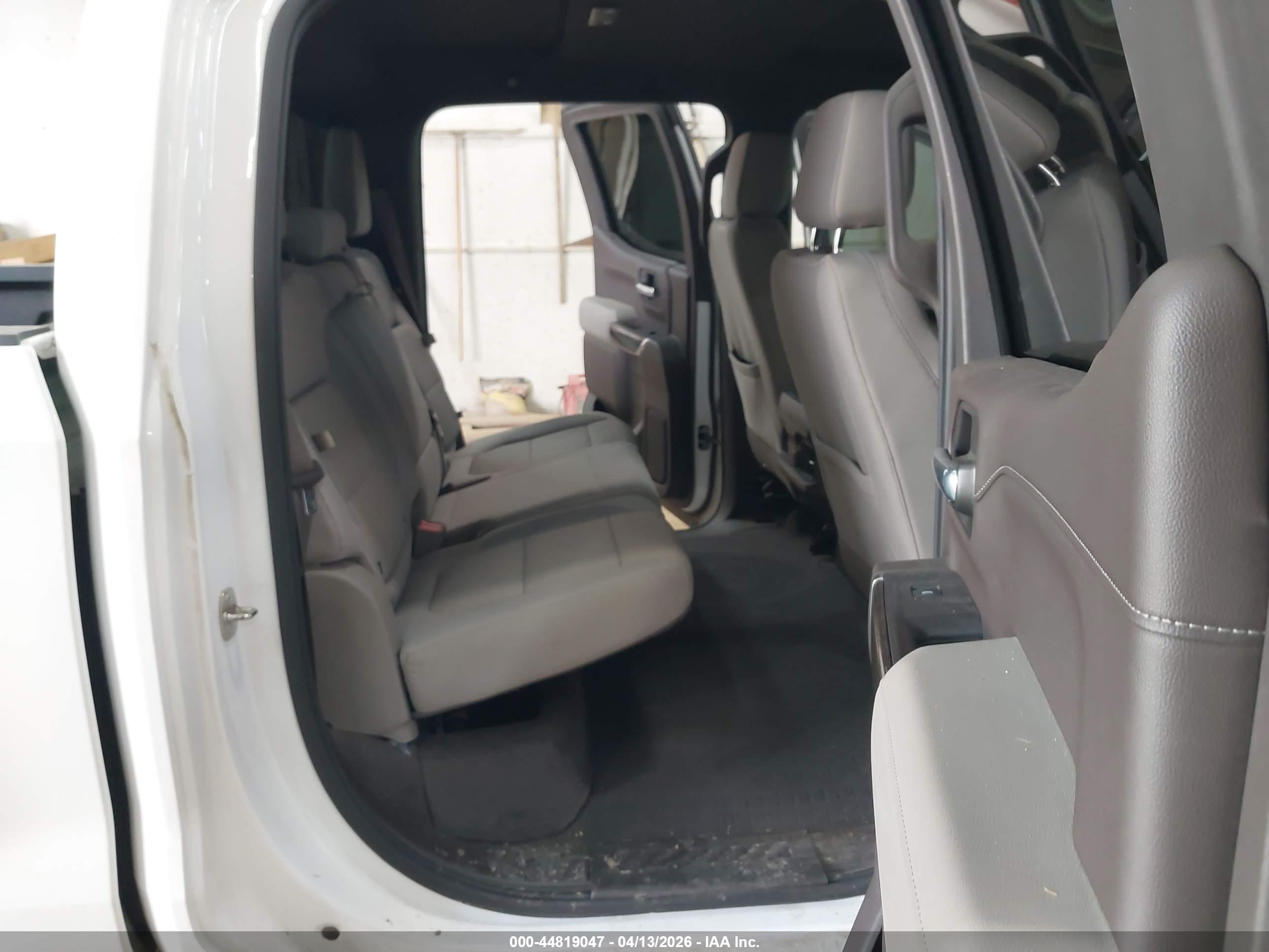 CHEVROLET SILVERADO image 8