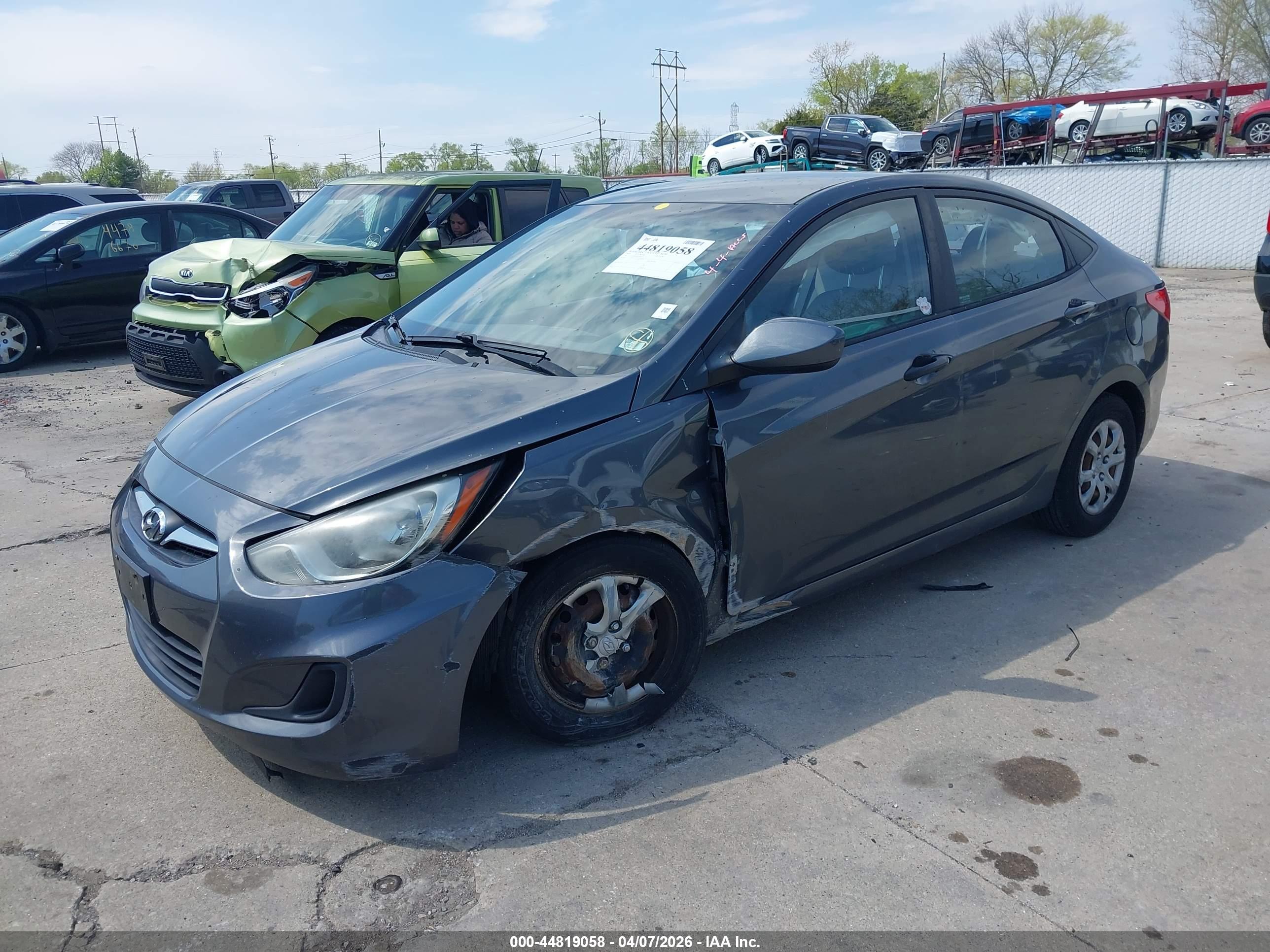 HYUNDAI ACCENT image 2